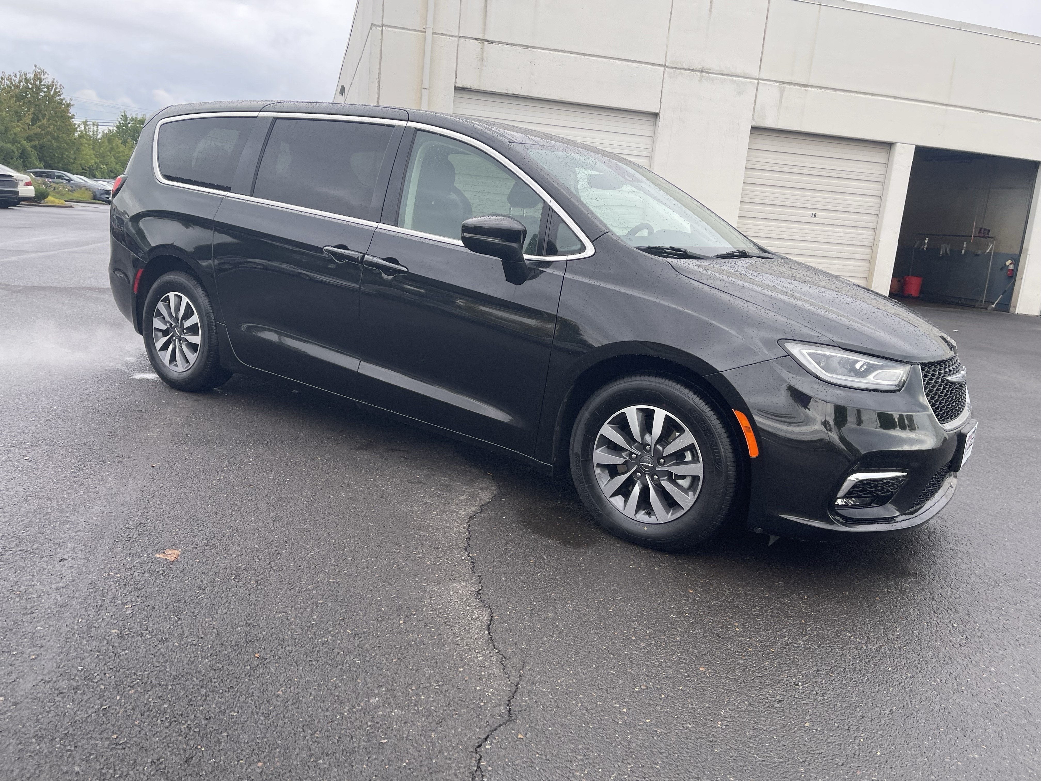 2023 Chrysler Pacifica Hybrid Touring L