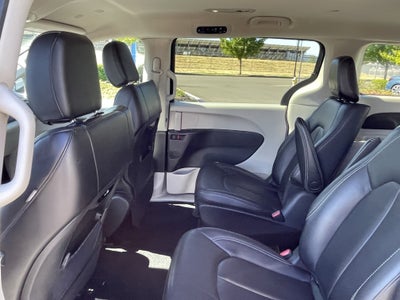 2023 Chrysler Pacifica Hybrid Touring L