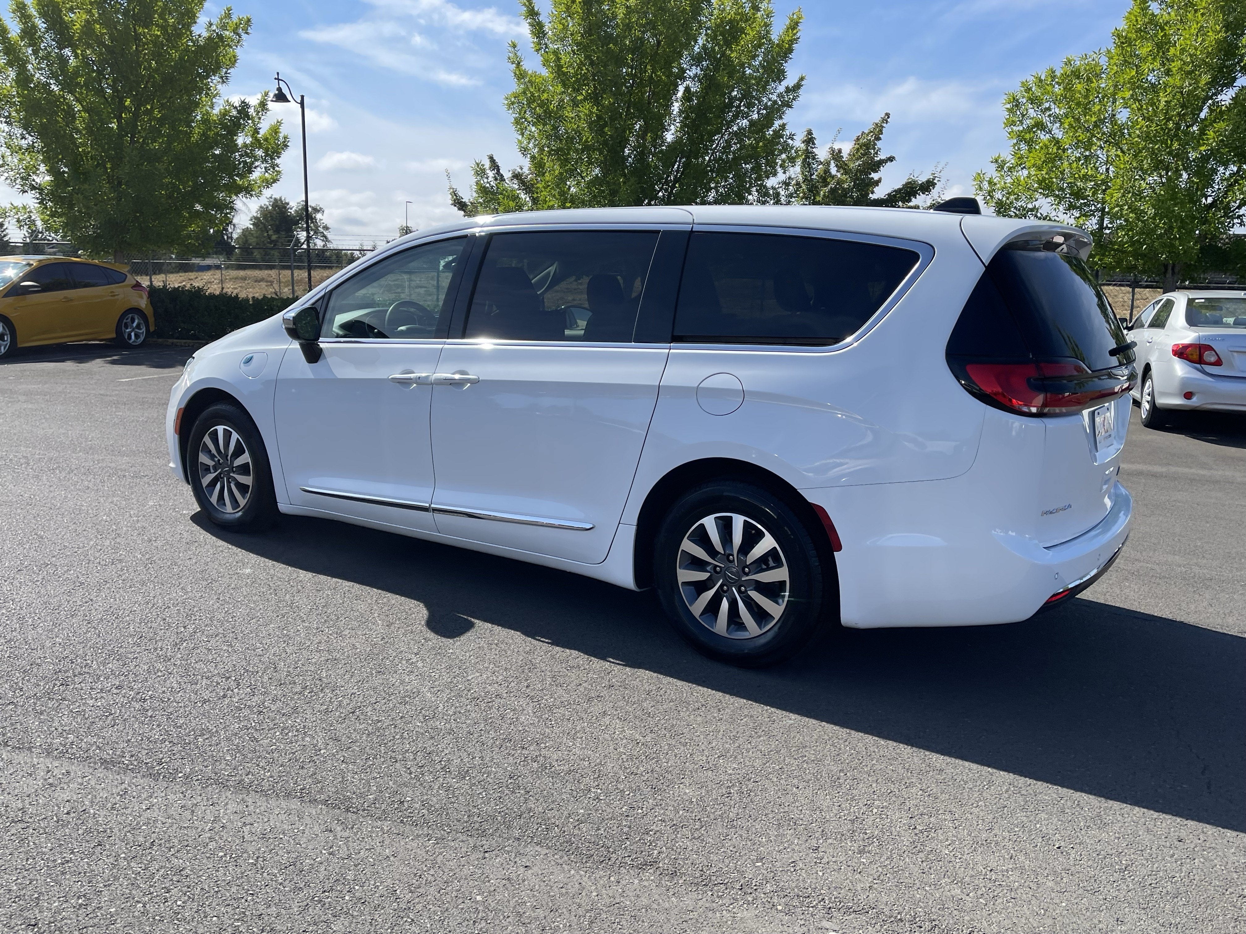 2023 Chrysler Pacifica Hybrid Limited