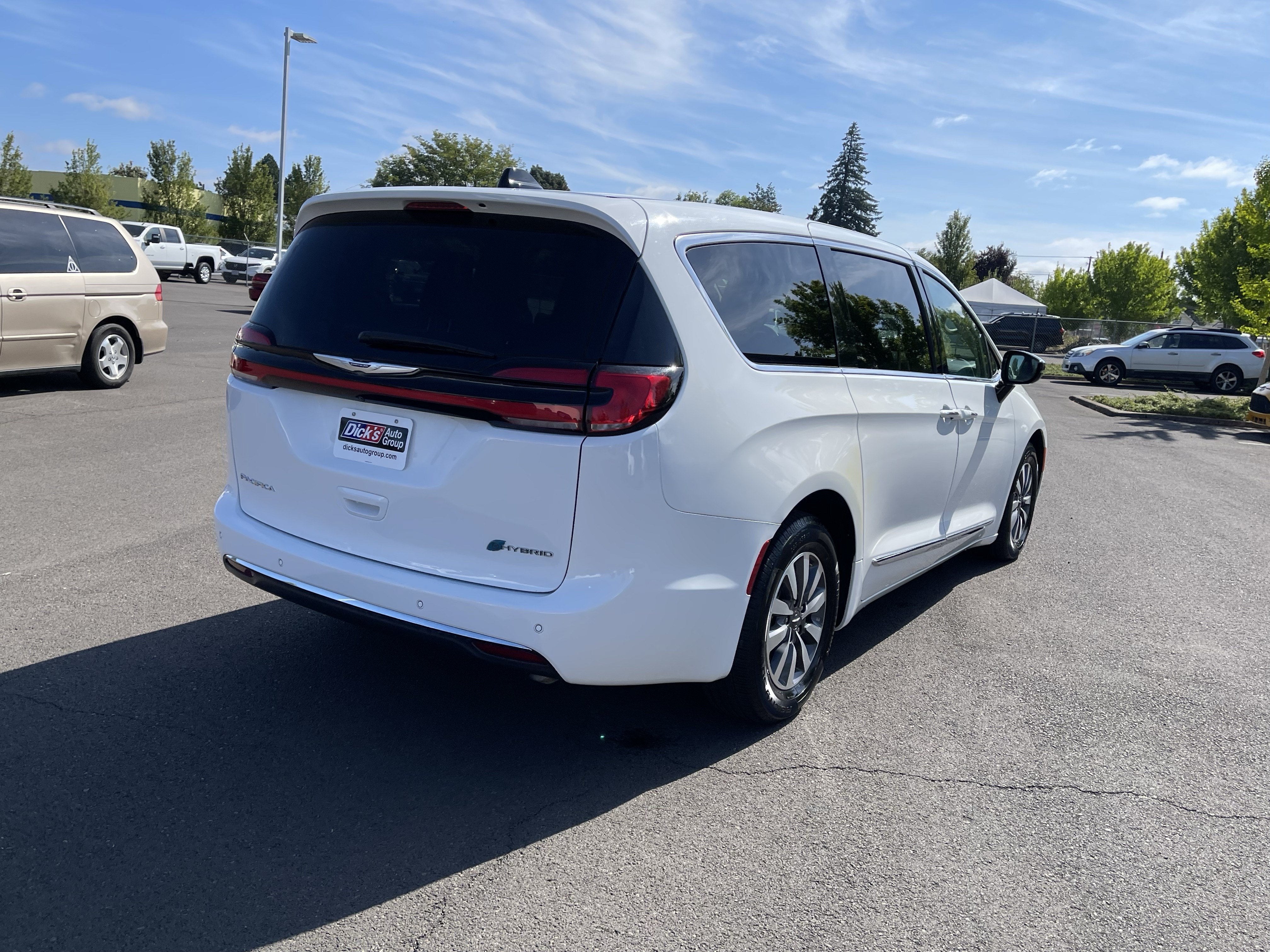 2023 Chrysler Pacifica Hybrid Limited