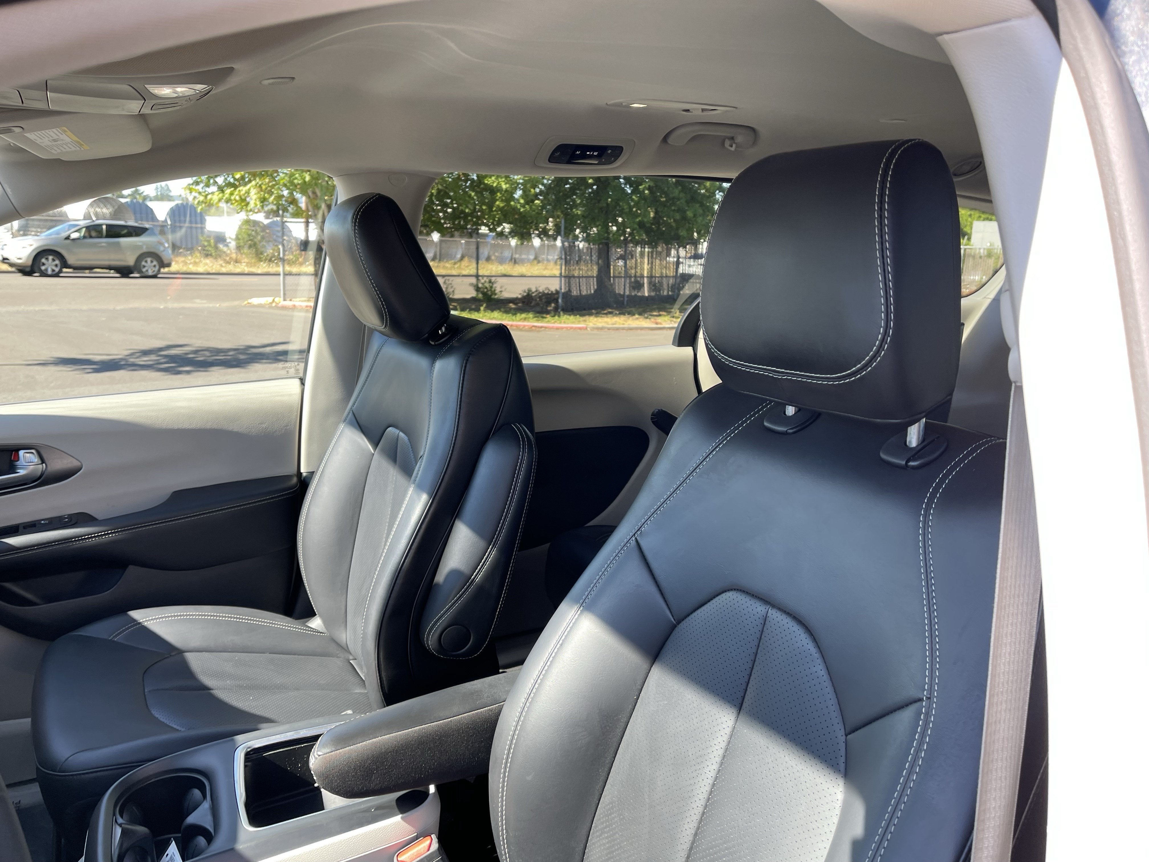 2024 Chrysler Pacifica Hybrid Select