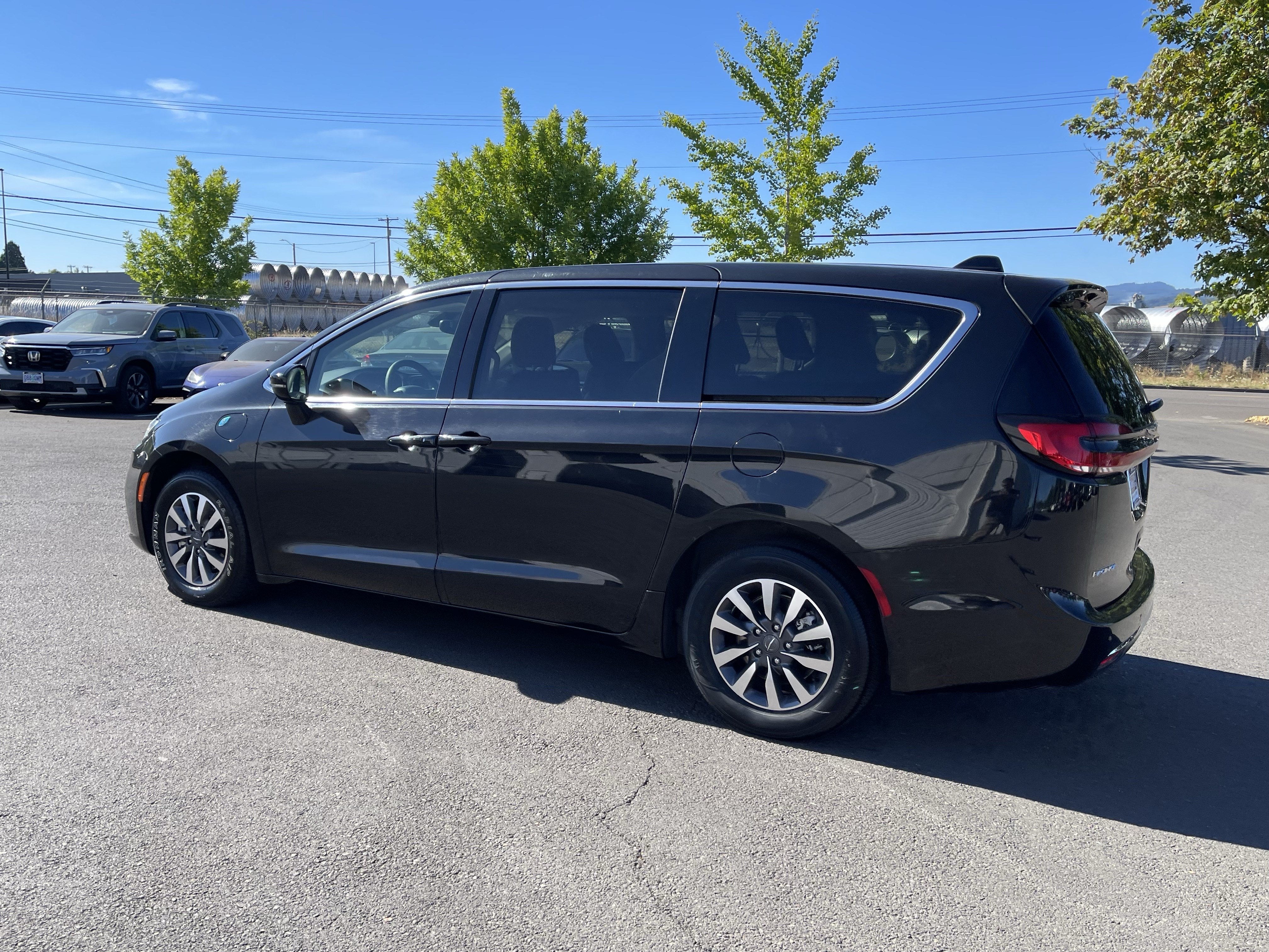 2024 Chrysler Pacifica Hybrid Select