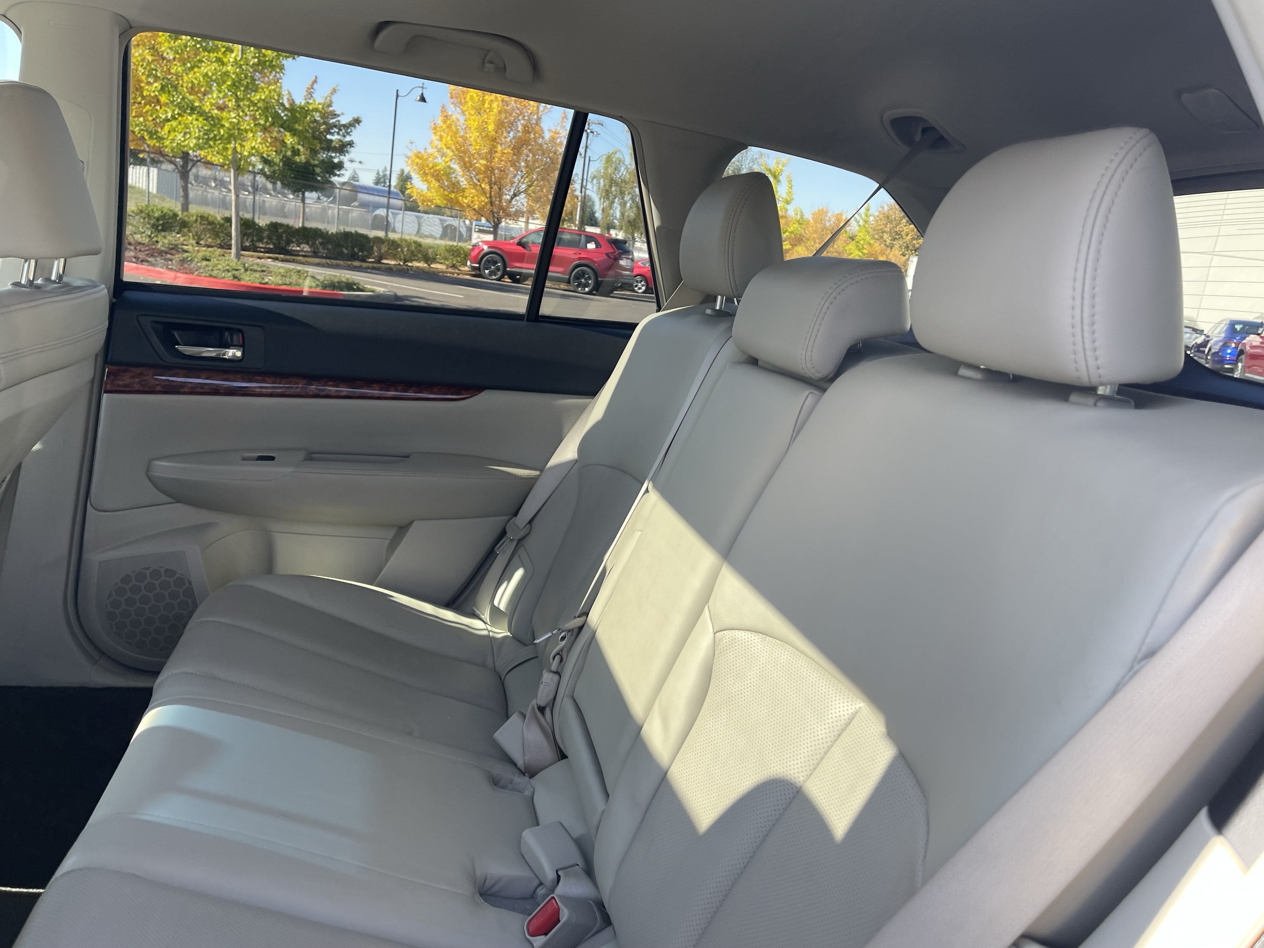 2011 Subaru Outback 3.6R Limited Pwr Moon
