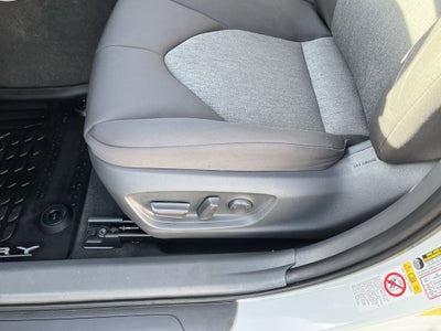 2019 Toyota Camry Hybrid LE