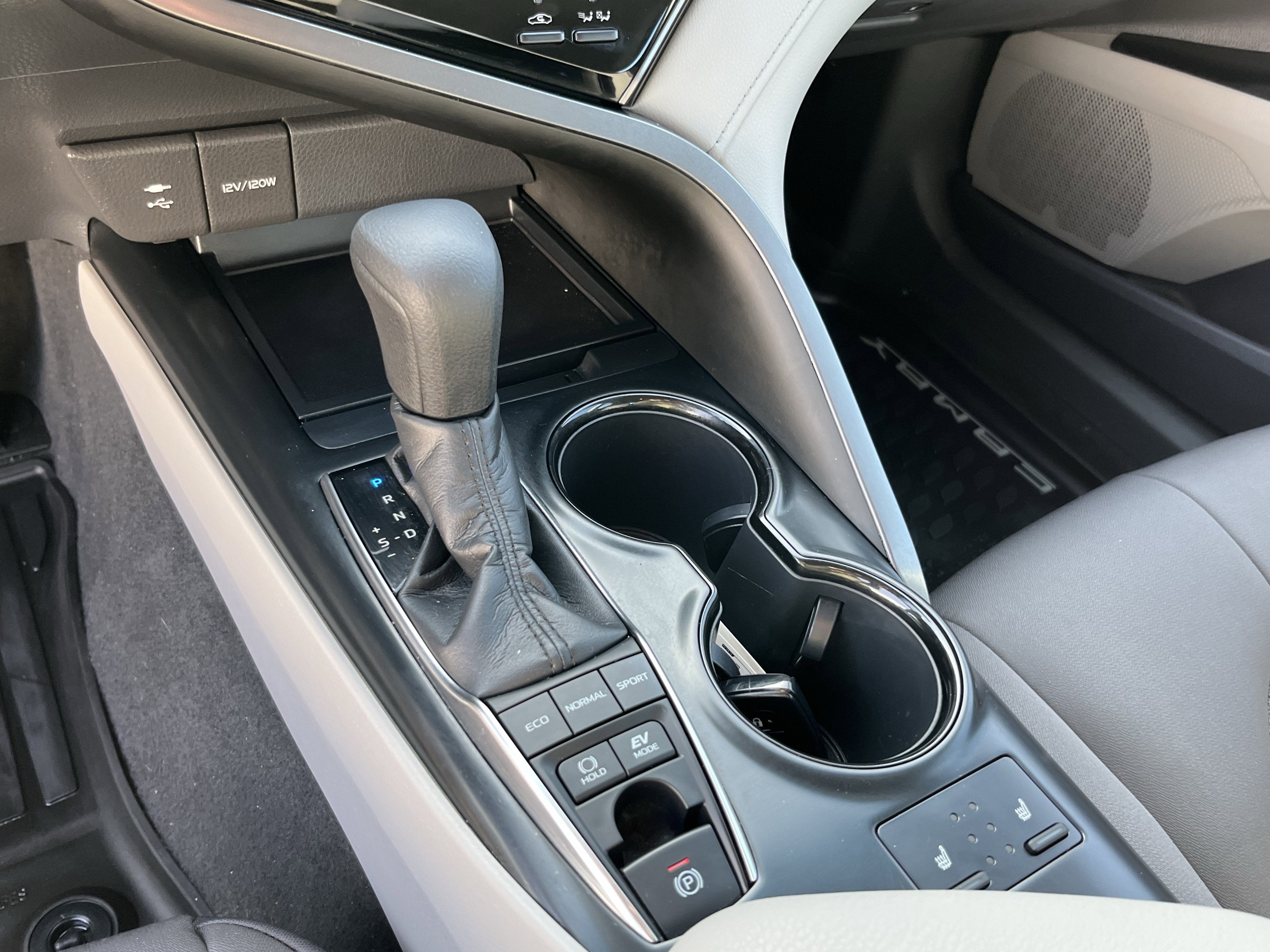 2019 Toyota Camry Hybrid LE