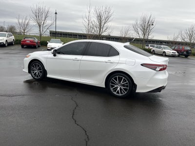 2023 Toyota Camry Hybrid XLE