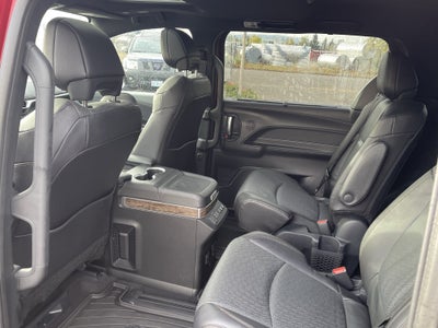 2025 Toyota Sienna Platinum