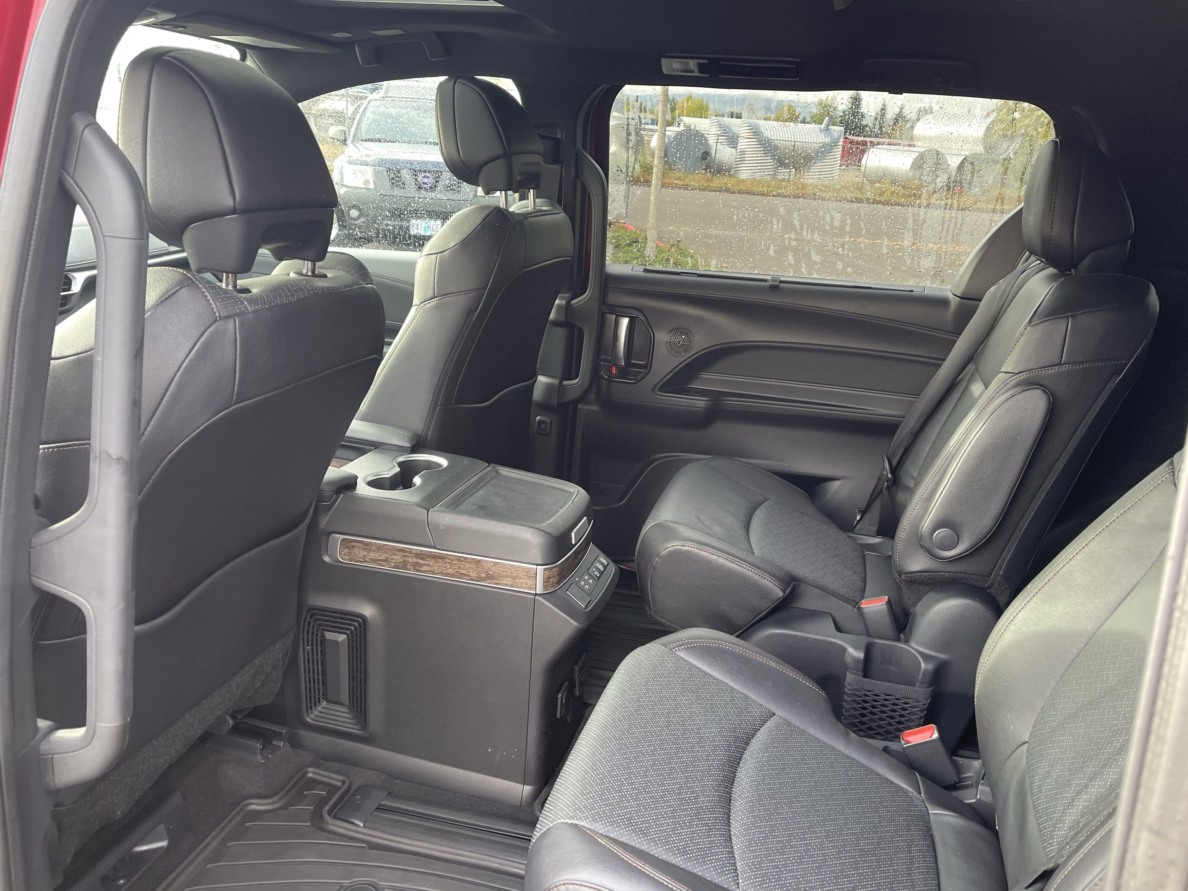2025 Toyota Sienna Platinum