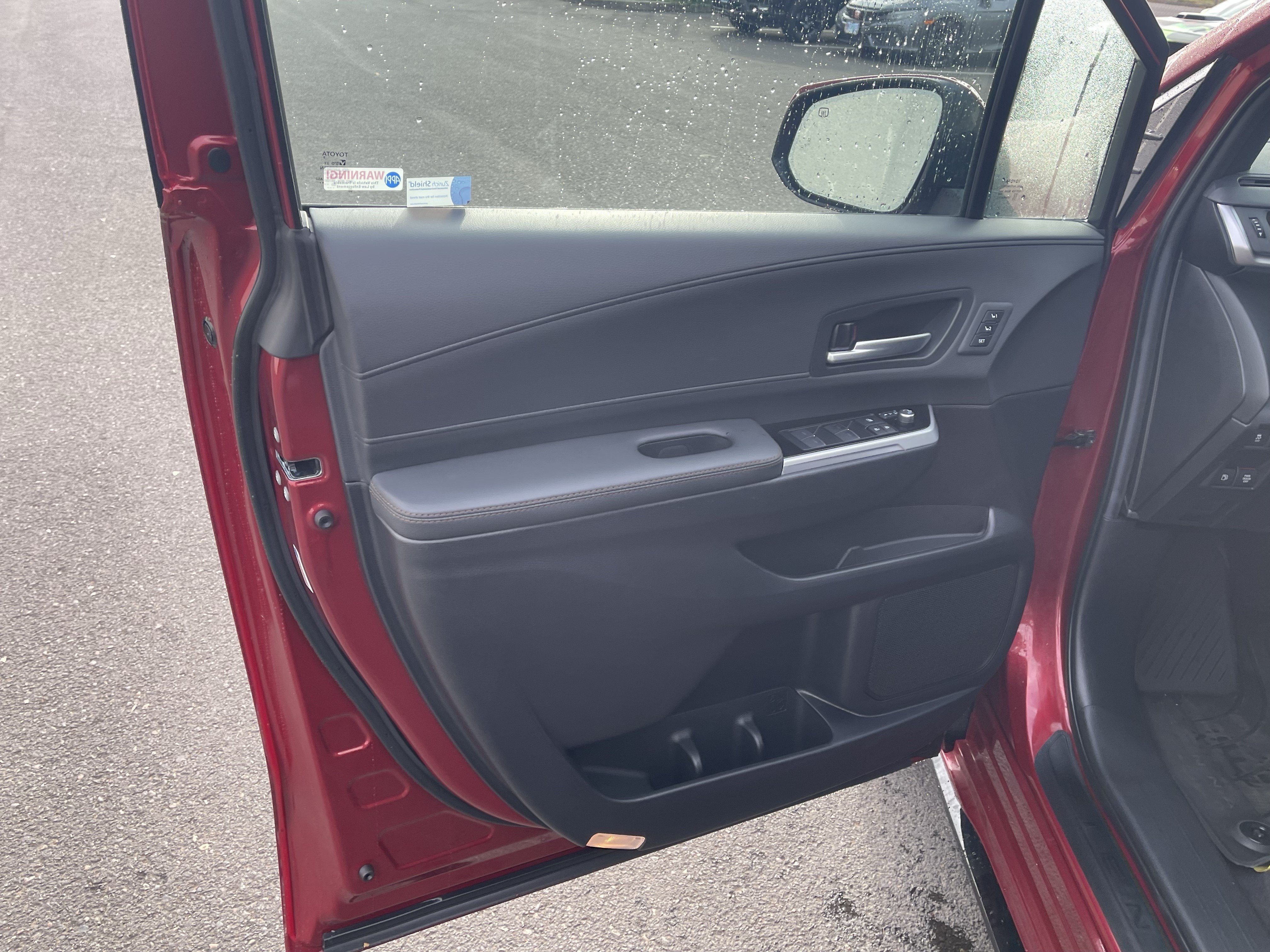 2025 Toyota Sienna Platinum