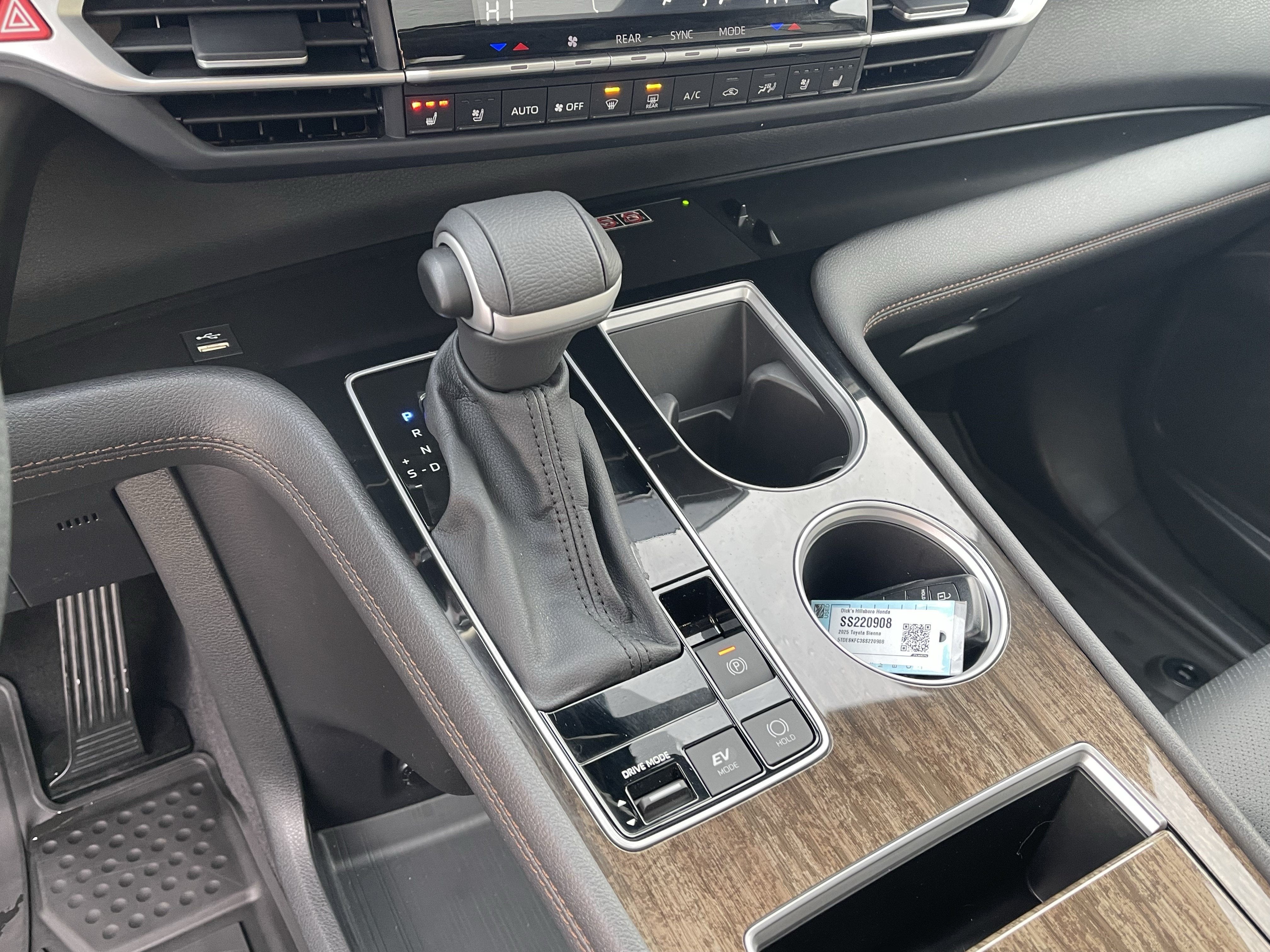 2025 Toyota Sienna Platinum