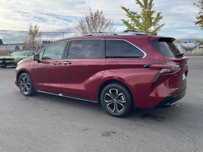 2025 Toyota Sienna Platinum