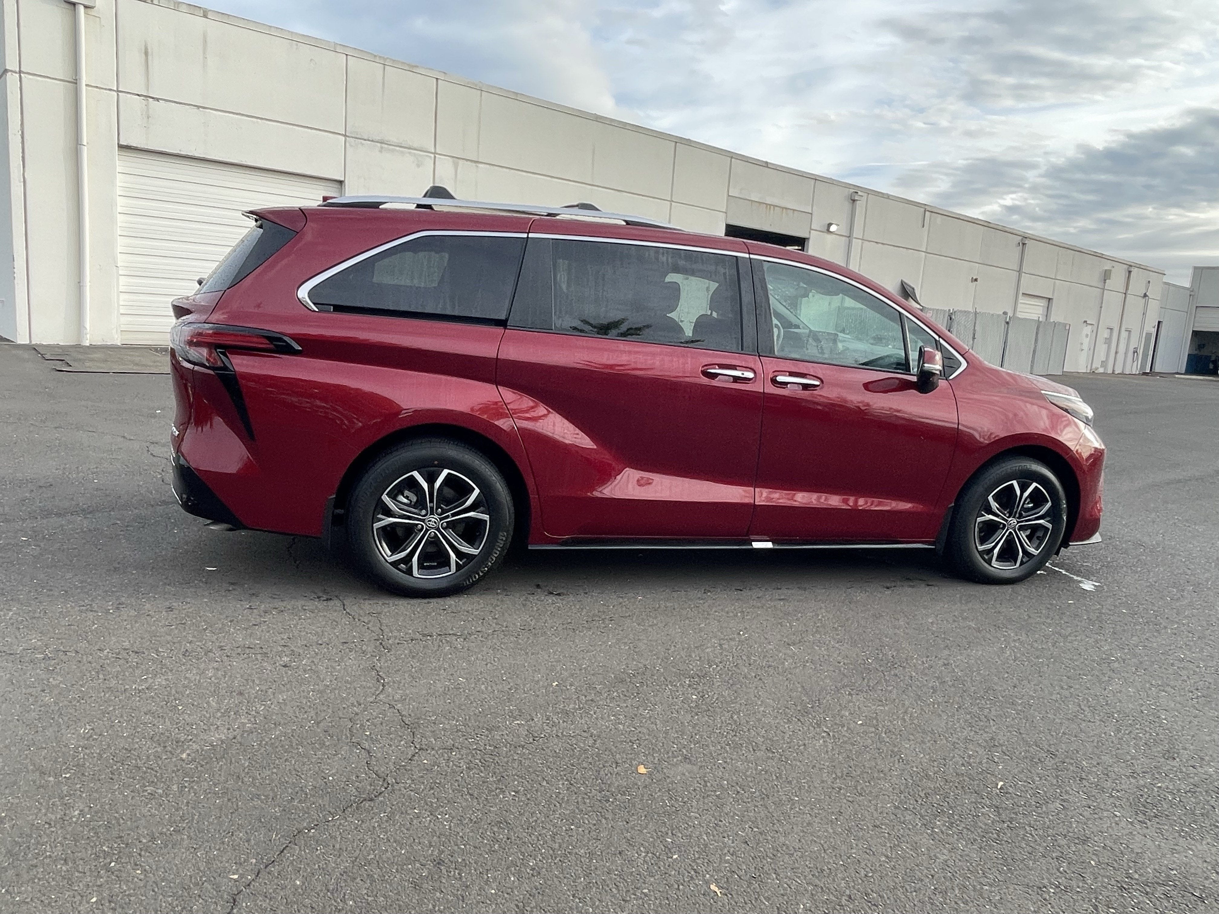 2025 Toyota Sienna Platinum