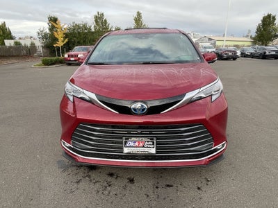 2025 Toyota Sienna Platinum