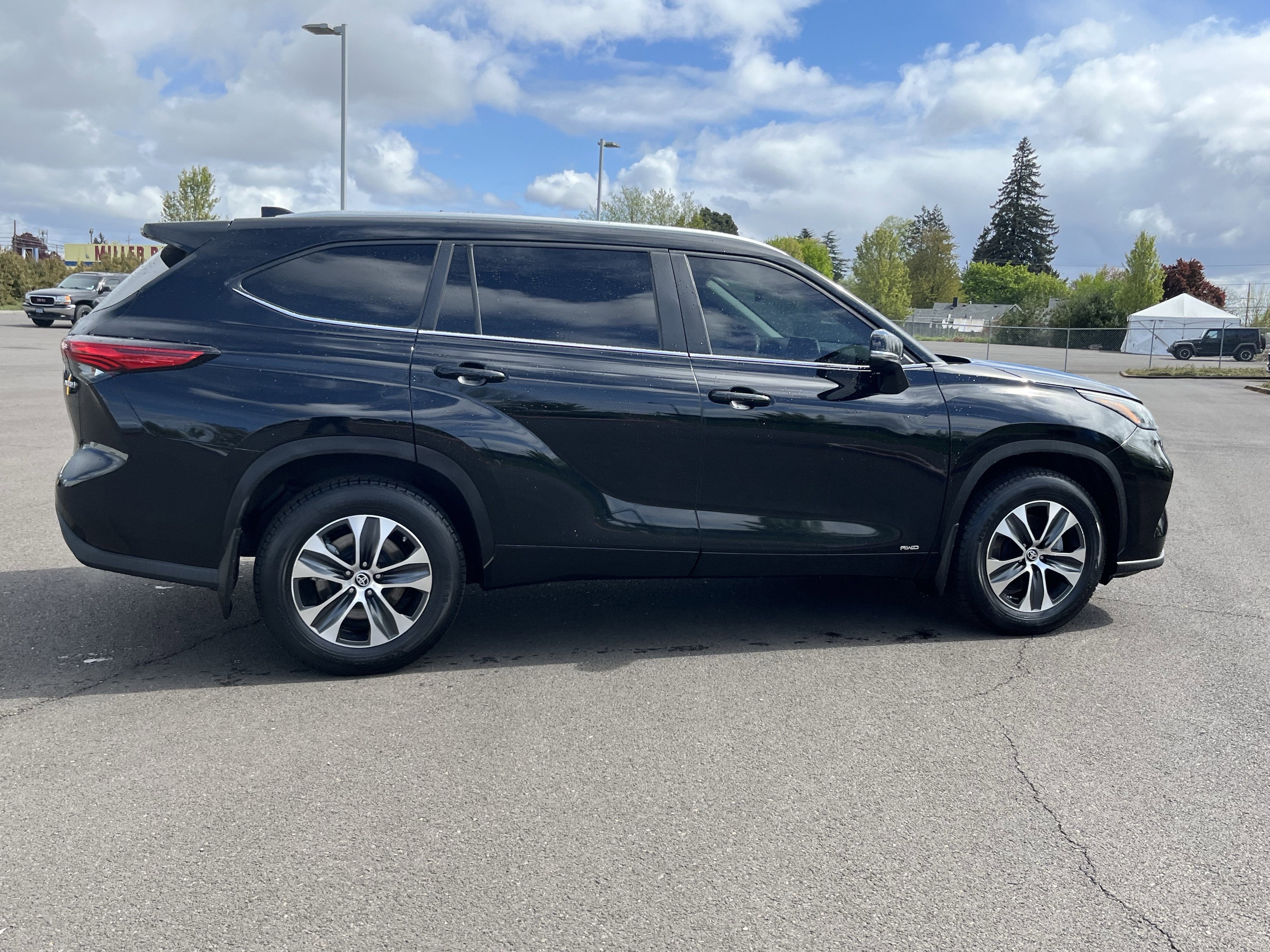 2023 Toyota Highlander Hybrid XLE