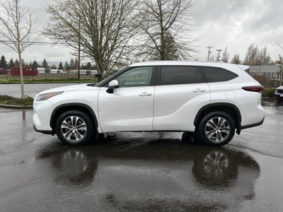 2024 Toyota Highlander LE