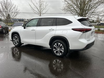 2024 Toyota Highlander LE