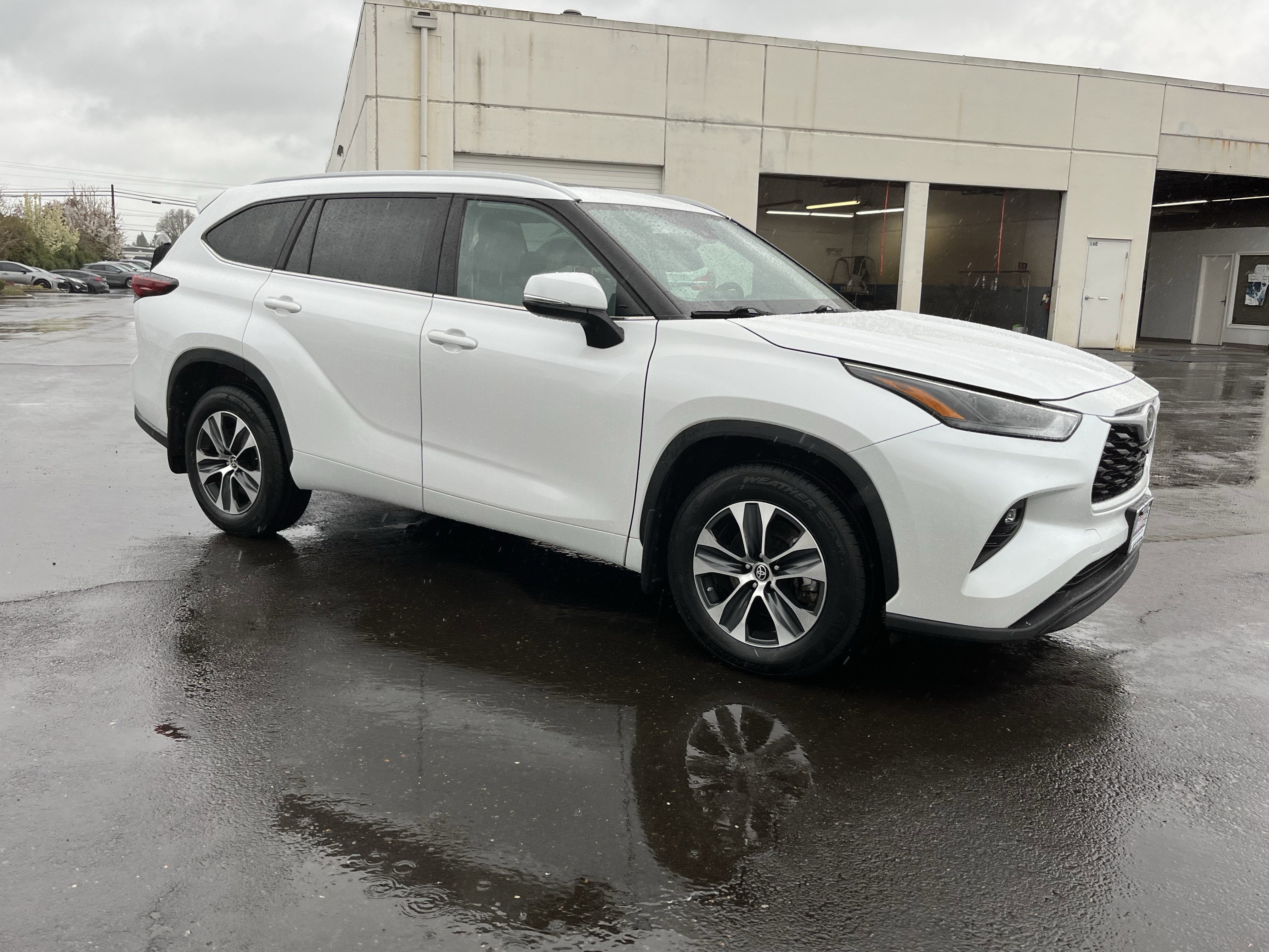 2024 Toyota Highlander LE