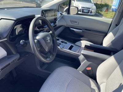 2022 Toyota Sienna LE