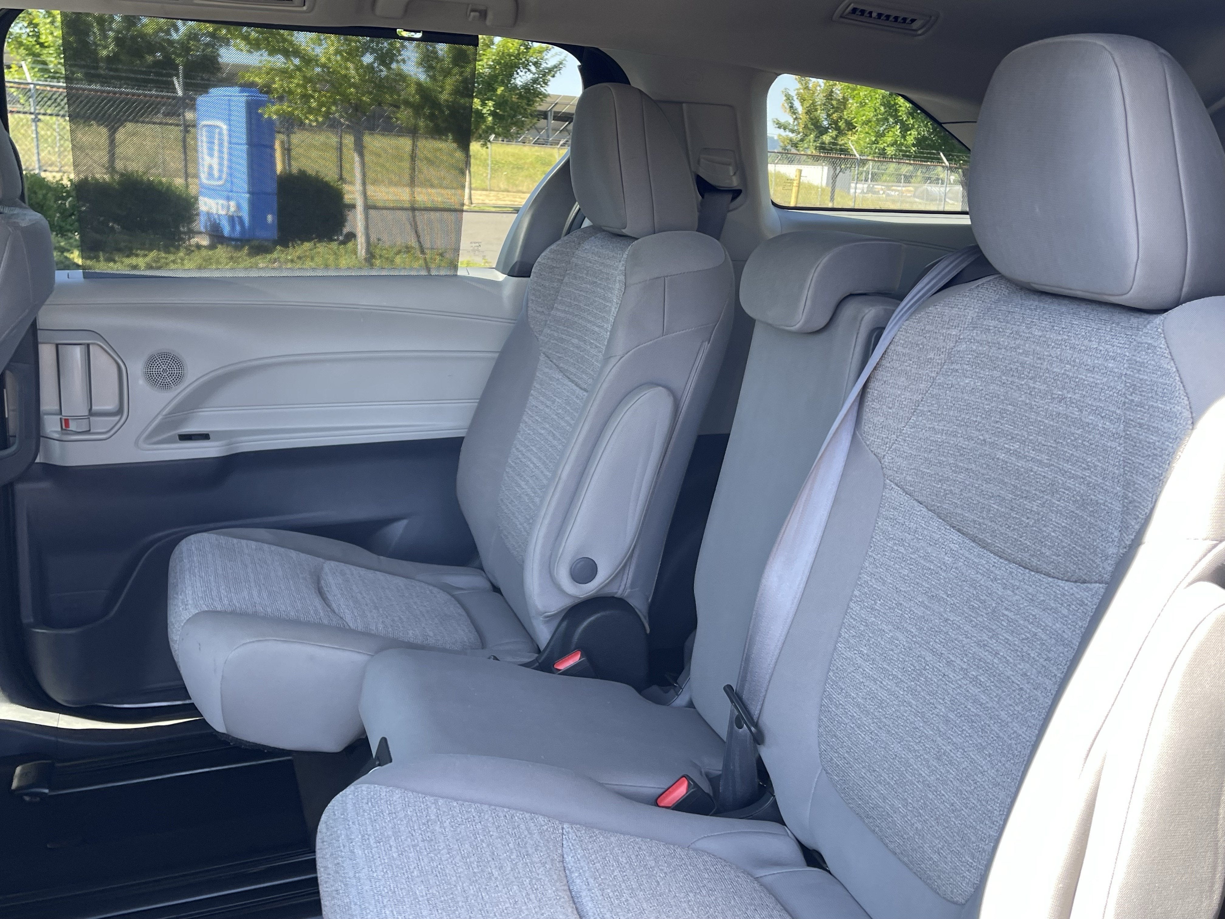2022 Toyota Sienna LE