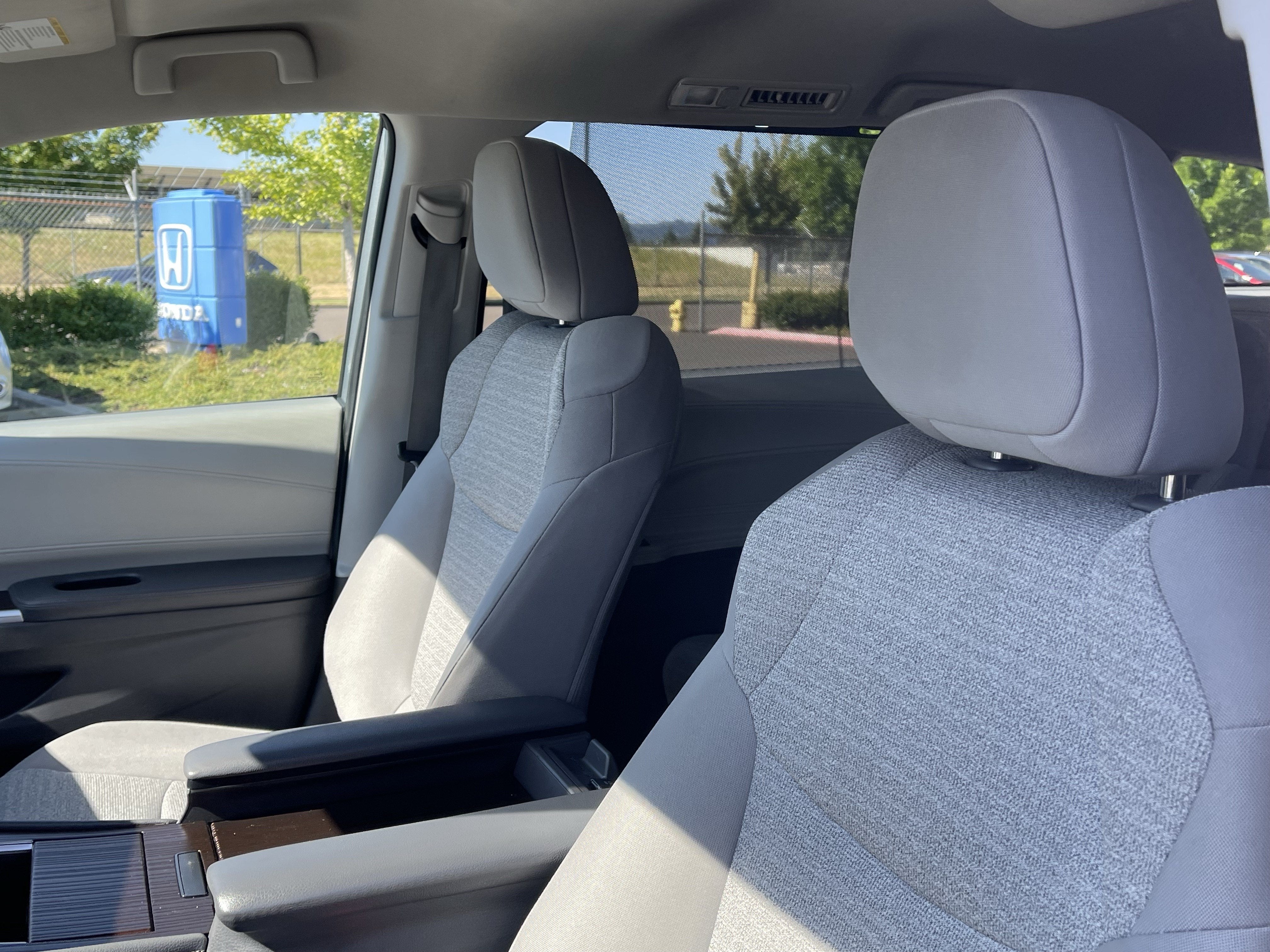 2022 Toyota Sienna LE