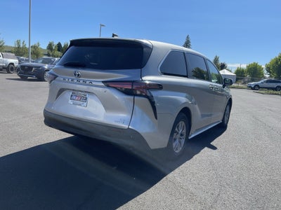 2022 Toyota Sienna LE
