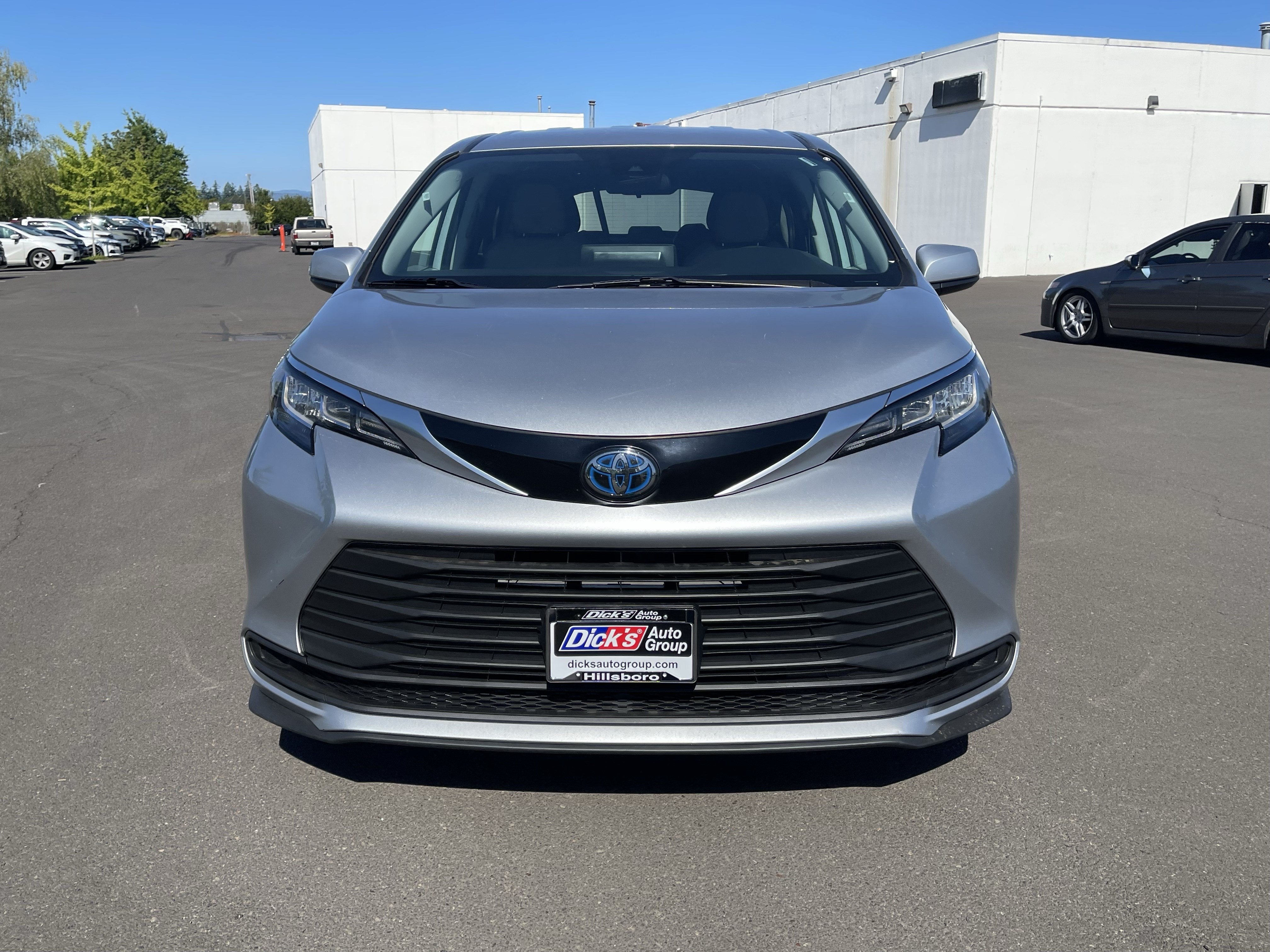 2022 Toyota Sienna LE