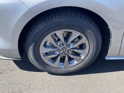 2022 Toyota Sienna LE