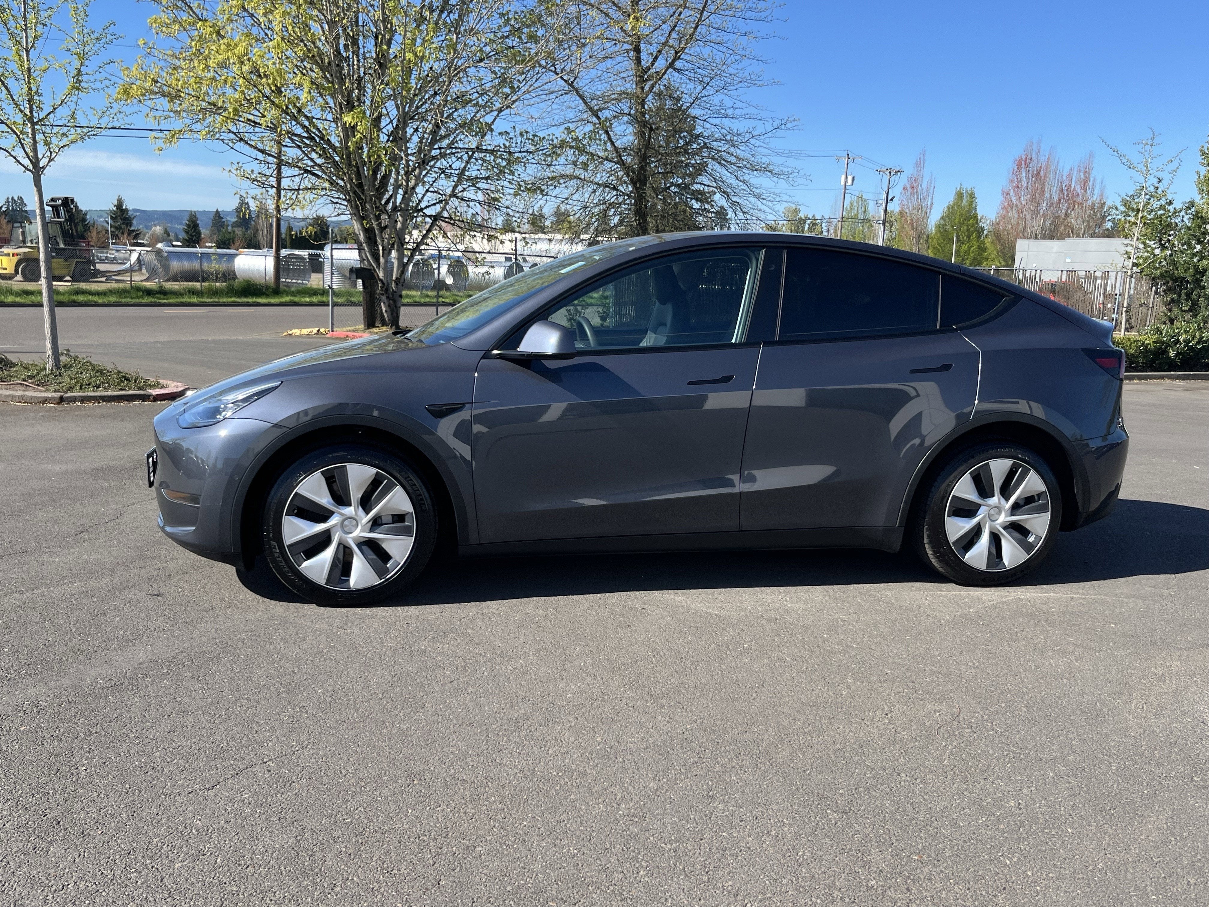 Used 2020 Tesla Model Y Long Range with VIN 5YJYGDEEXLF051084 for sale in Hillsboro, OR