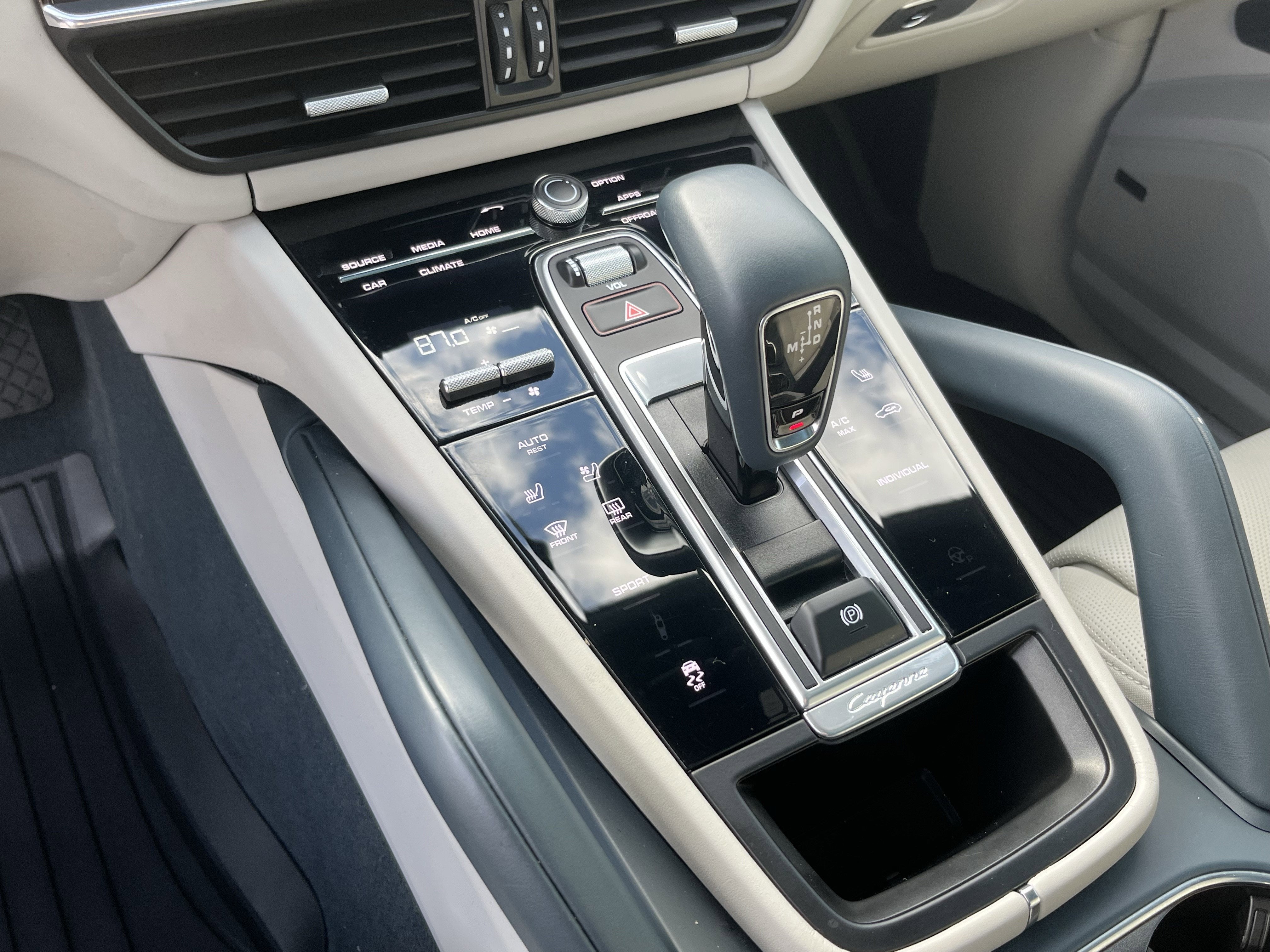 2023 Porsche Cayenne Platinum Edition