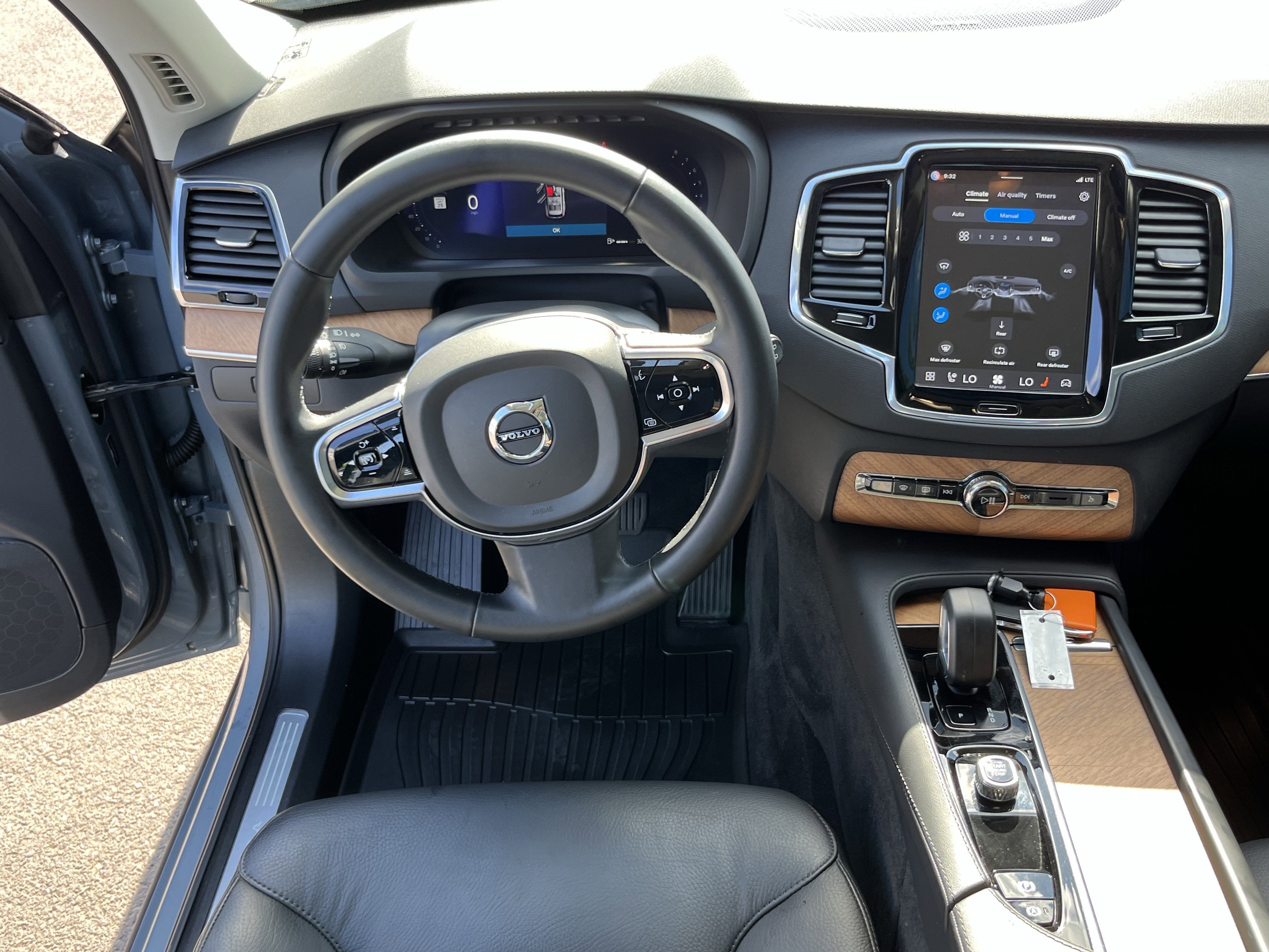 2023 Volvo XC90 Plus