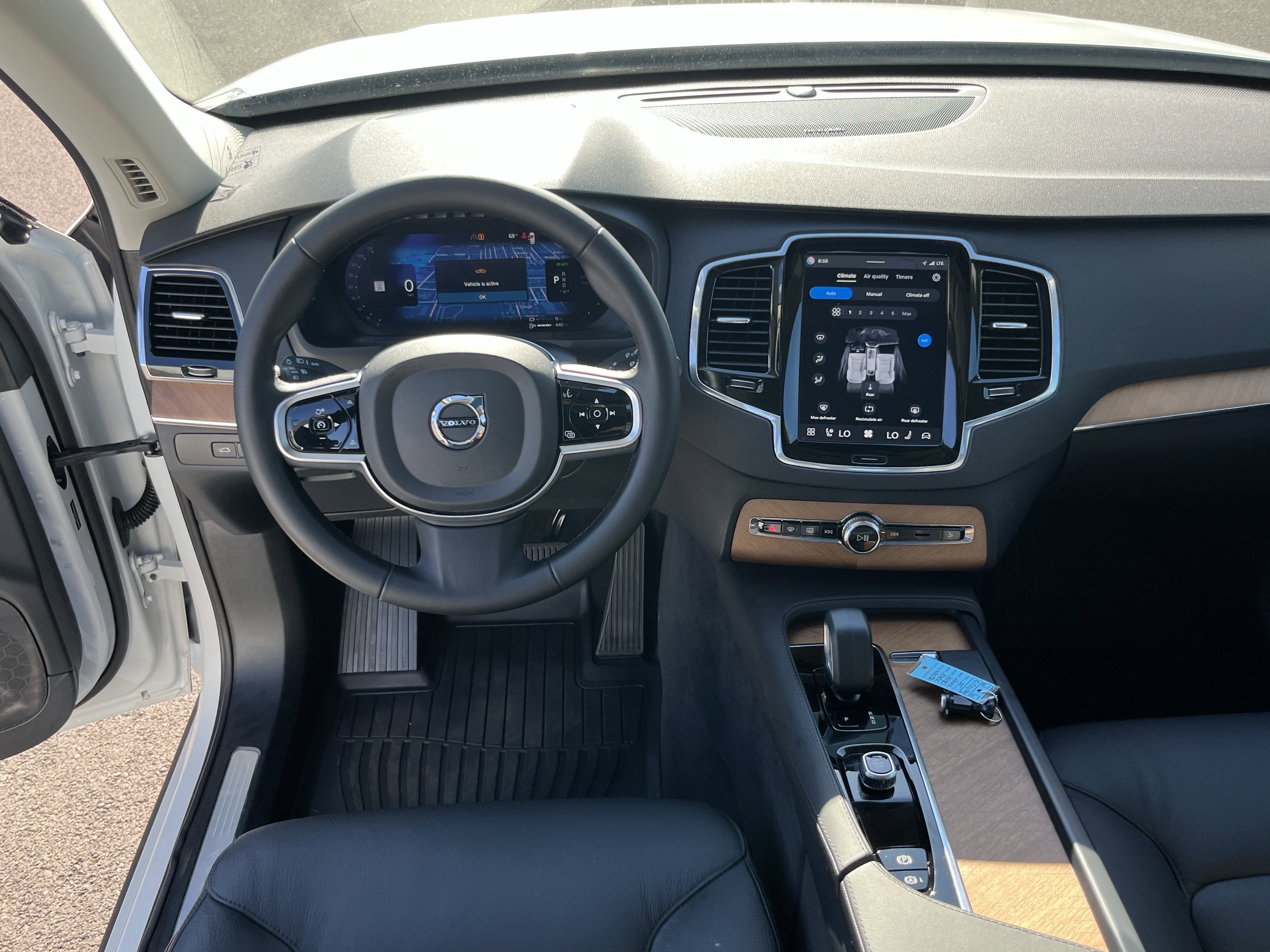 2025 Volvo XC90 Plug-In Hybrid Plus