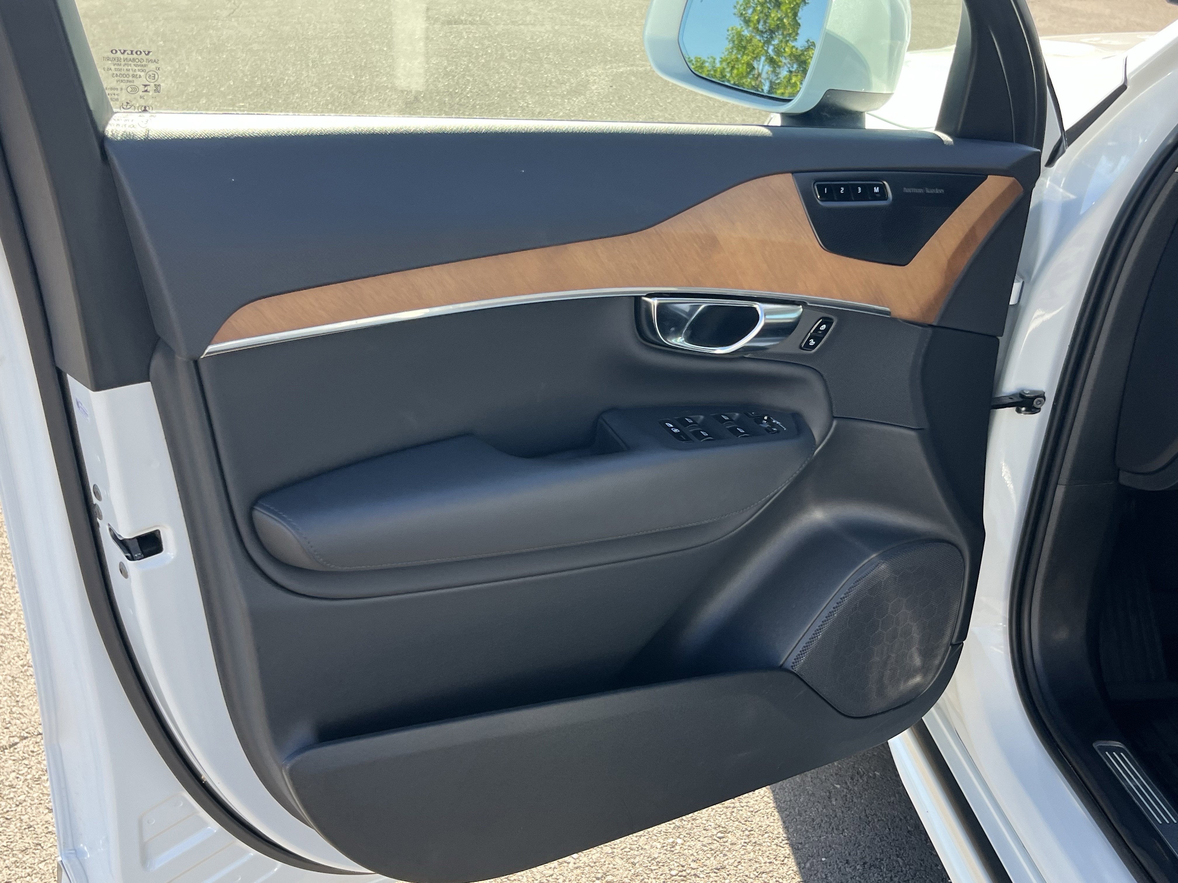 2025 Volvo XC90 Plug-In Hybrid Plus