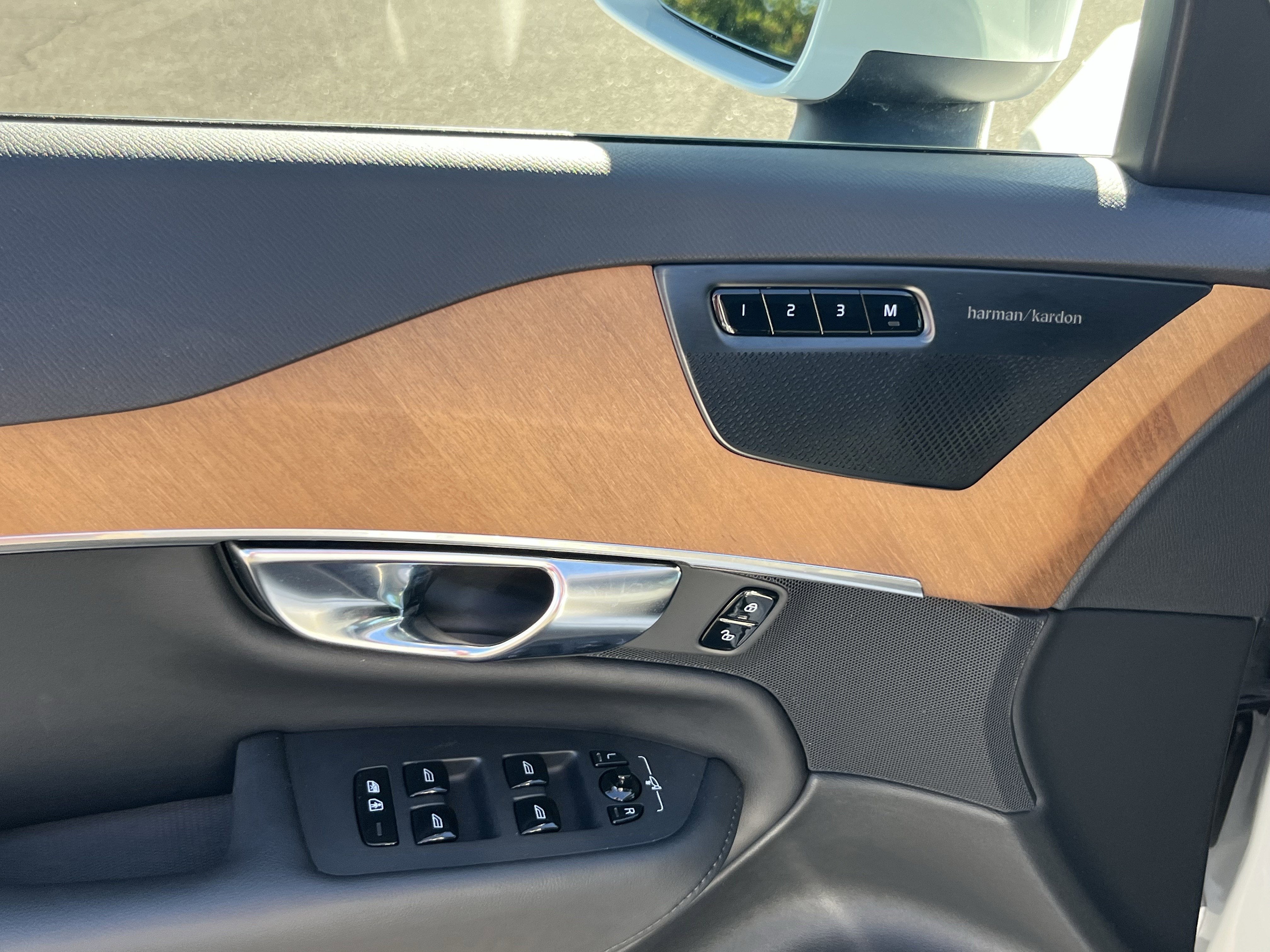 2025 Volvo XC90 Plug-In Hybrid Plus