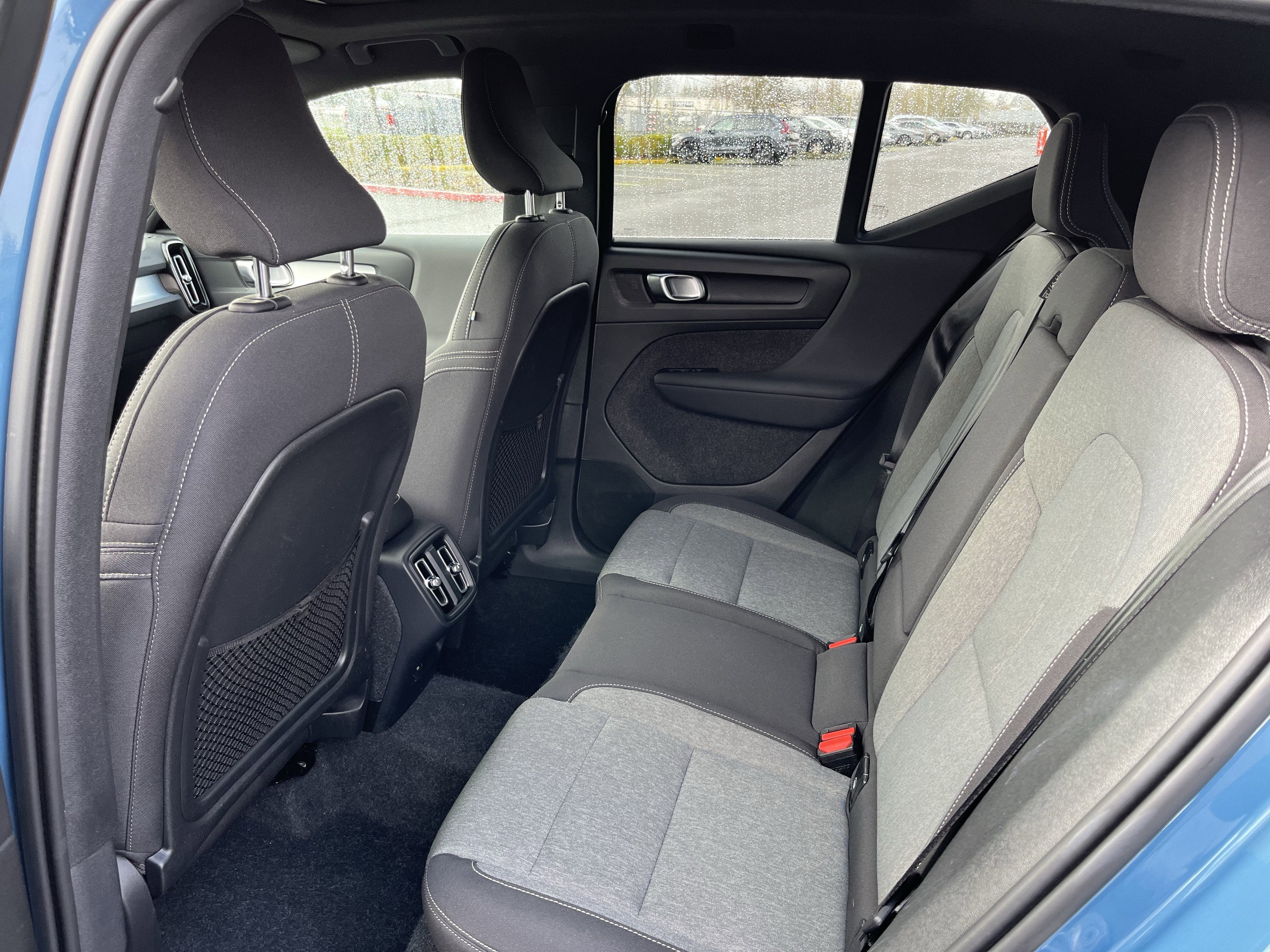 2024 Volvo XC40 Core Bright Theme