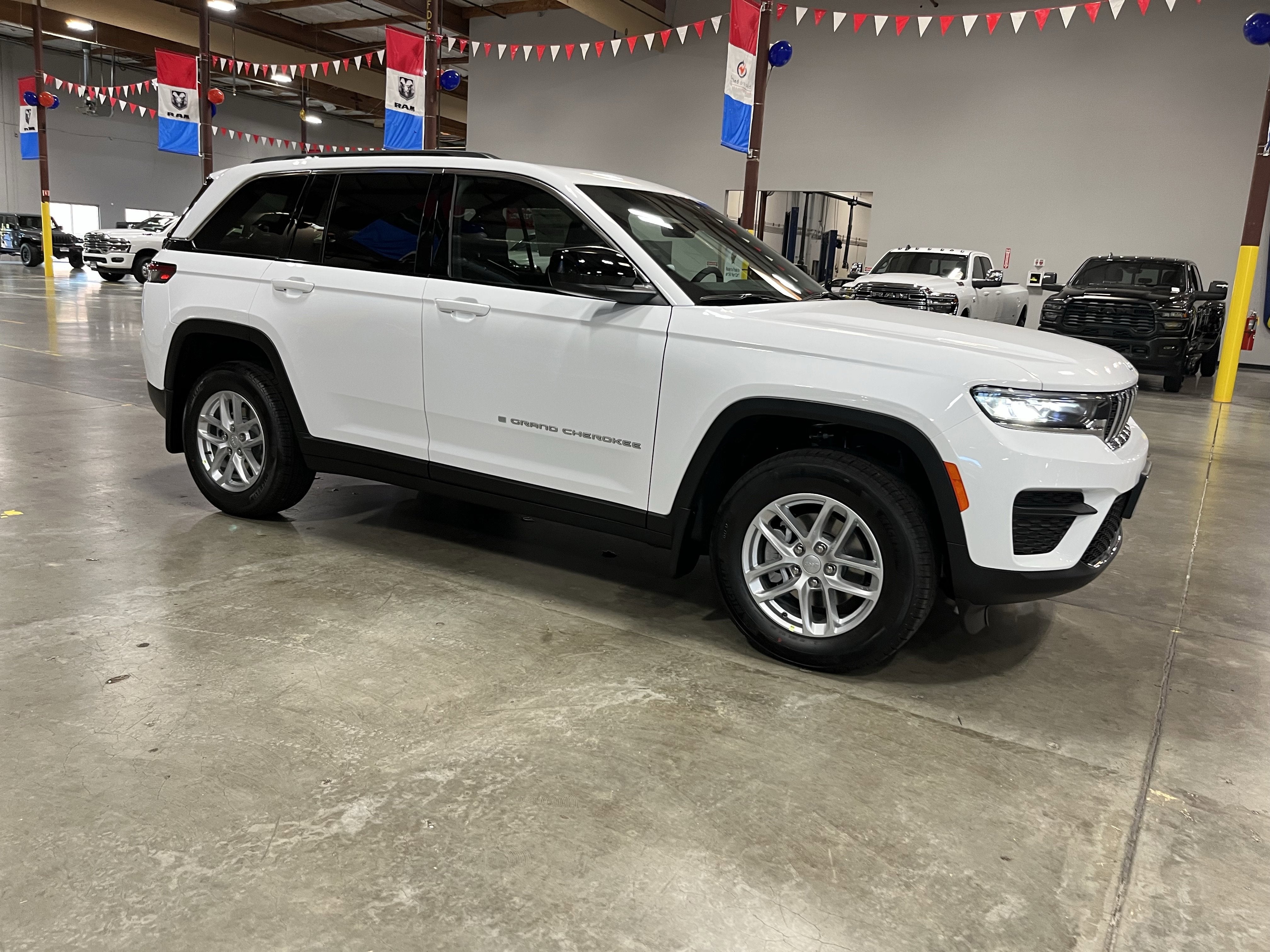 2025 Jeep Grand Cherokee Laredo