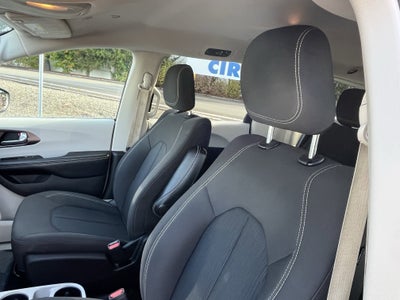 2020 Chrysler Voyager L