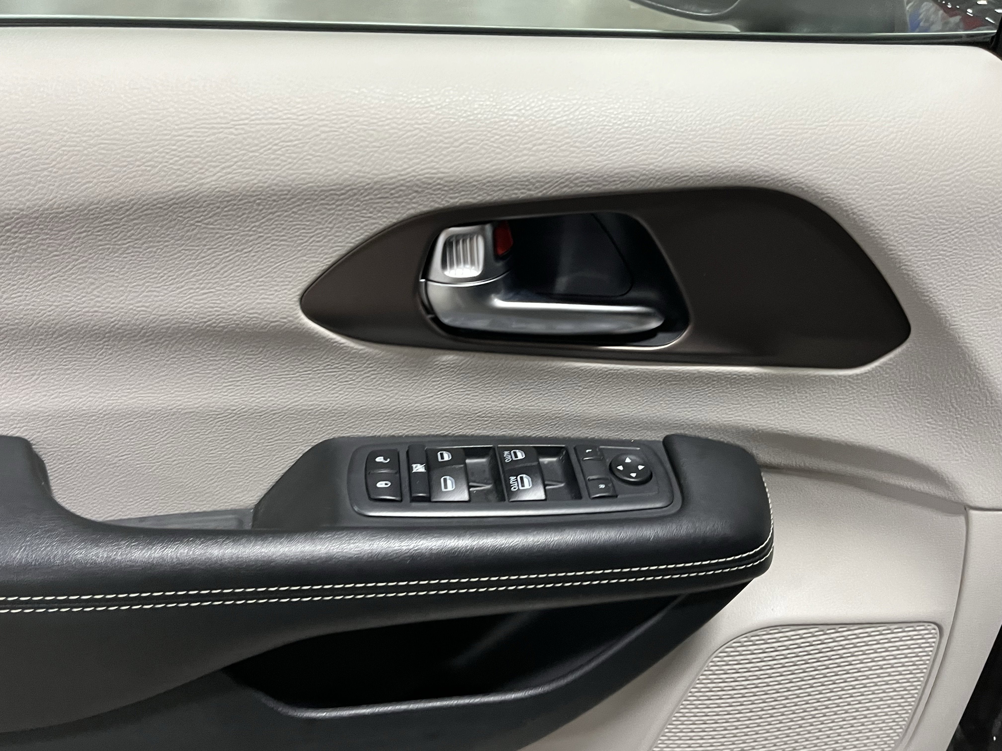 2020 Chrysler Voyager L