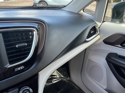 2020 Chrysler Voyager L