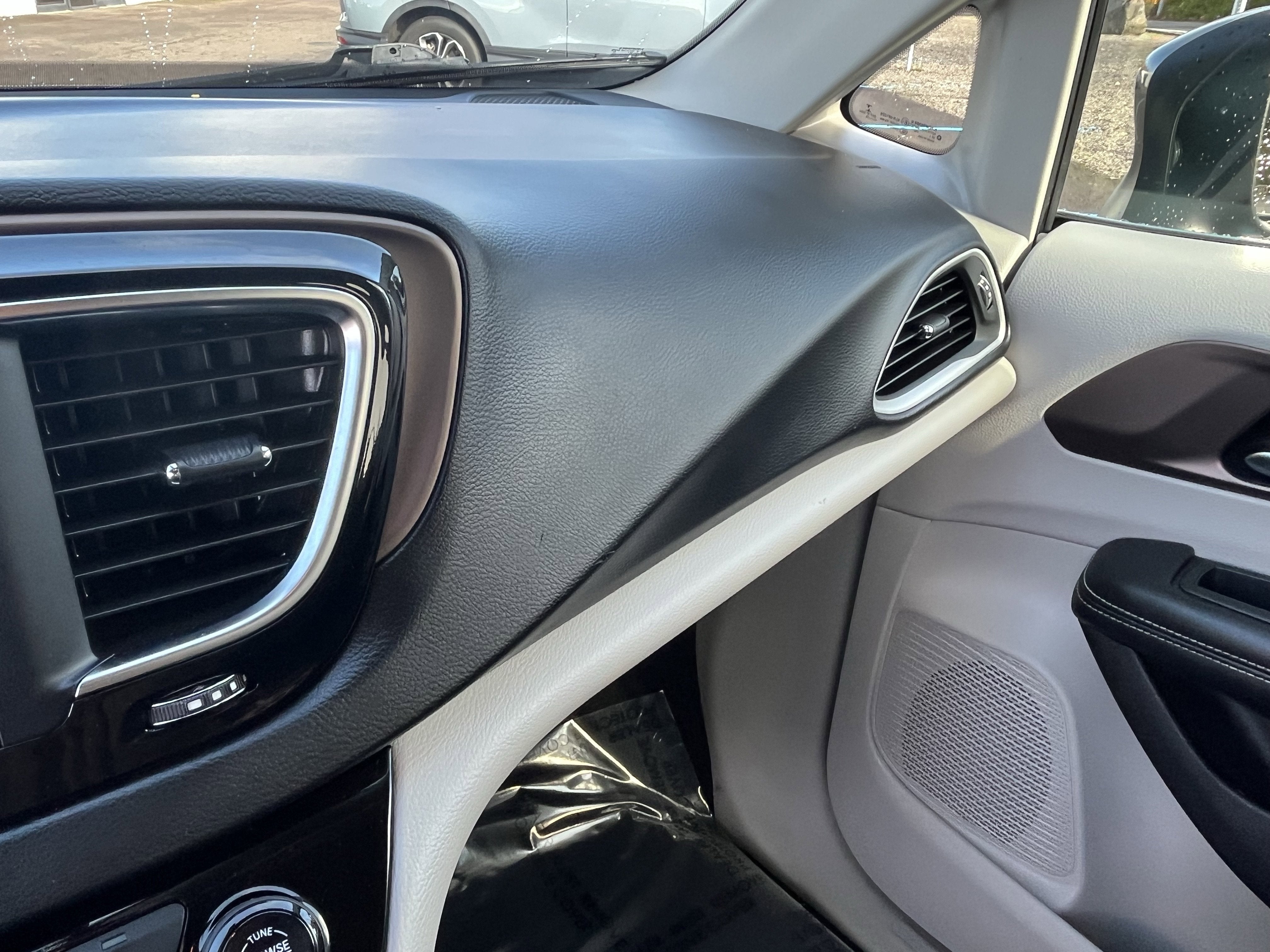 2020 Chrysler Voyager L