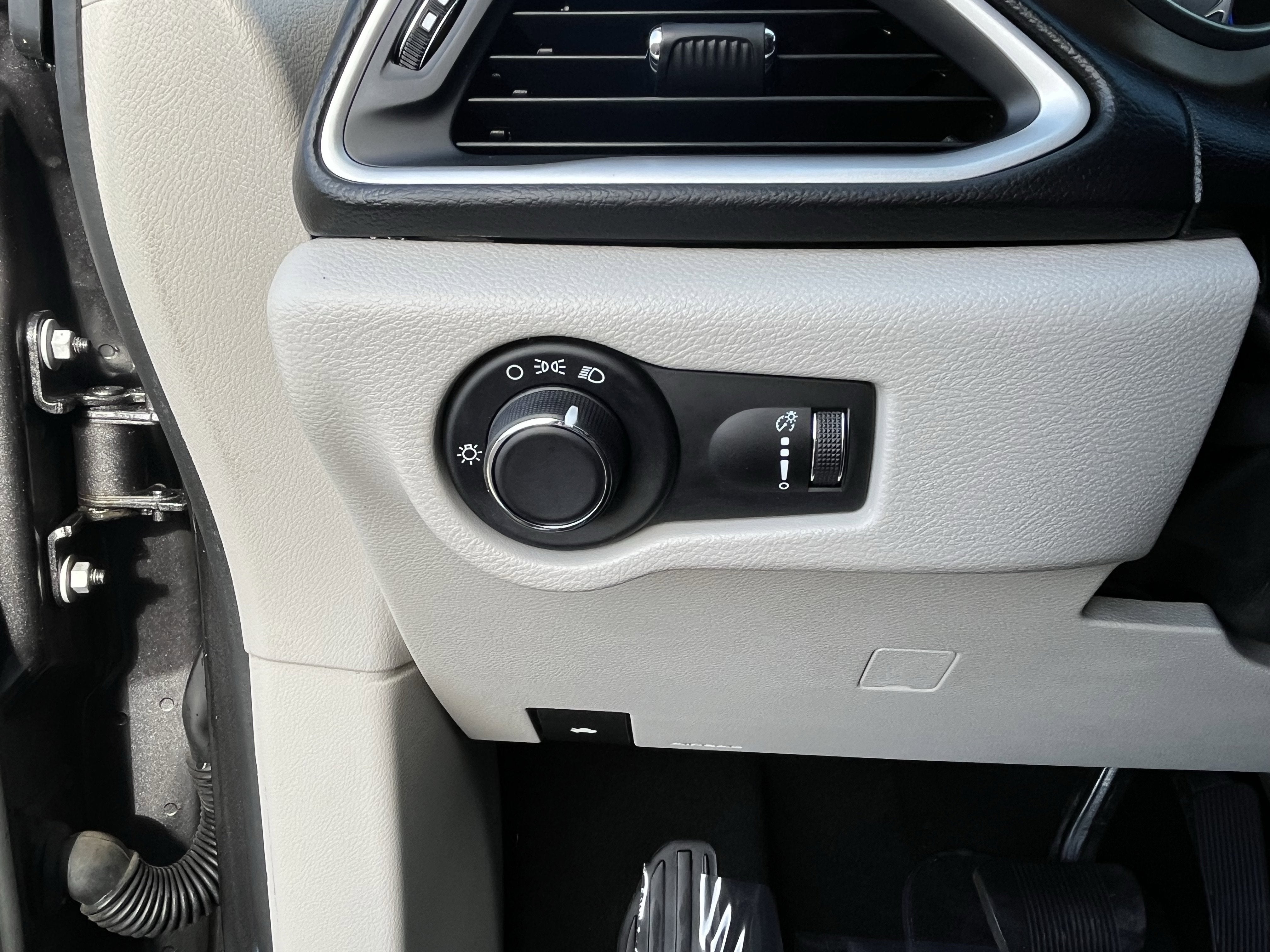 2020 Chrysler Voyager L