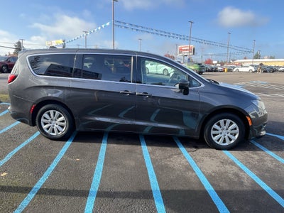 2020 Chrysler Voyager L