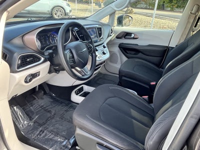 2020 Chrysler Voyager L