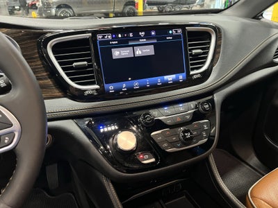 2023 Chrysler Pacifica Hybrid Pinnacle