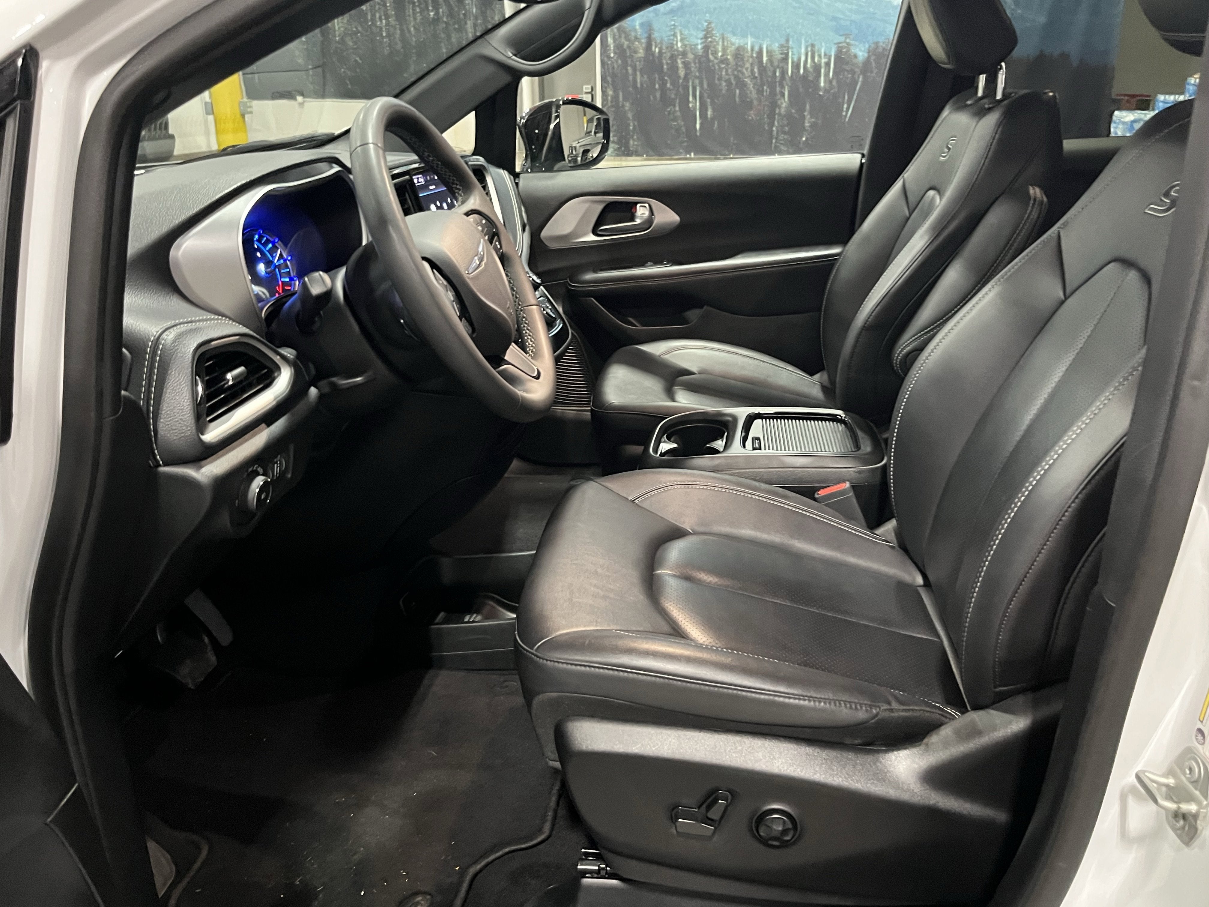 2024 Chrysler Pacifica Hybrid Select