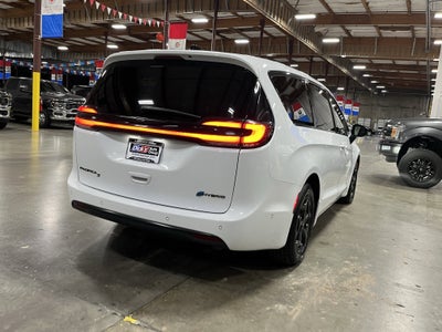 2024 Chrysler Pacifica Hybrid Select