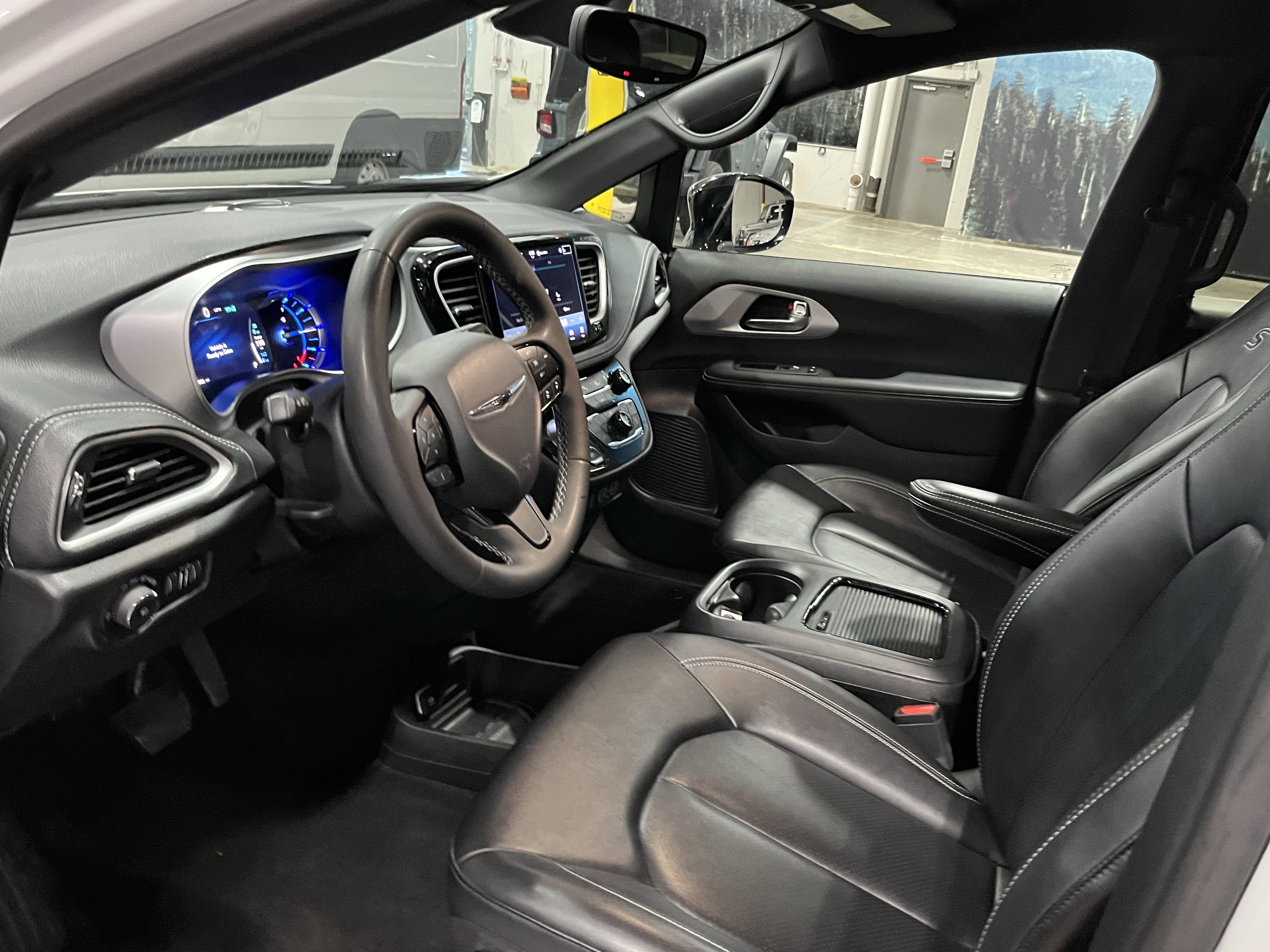 2024 Chrysler Pacifica Hybrid Select