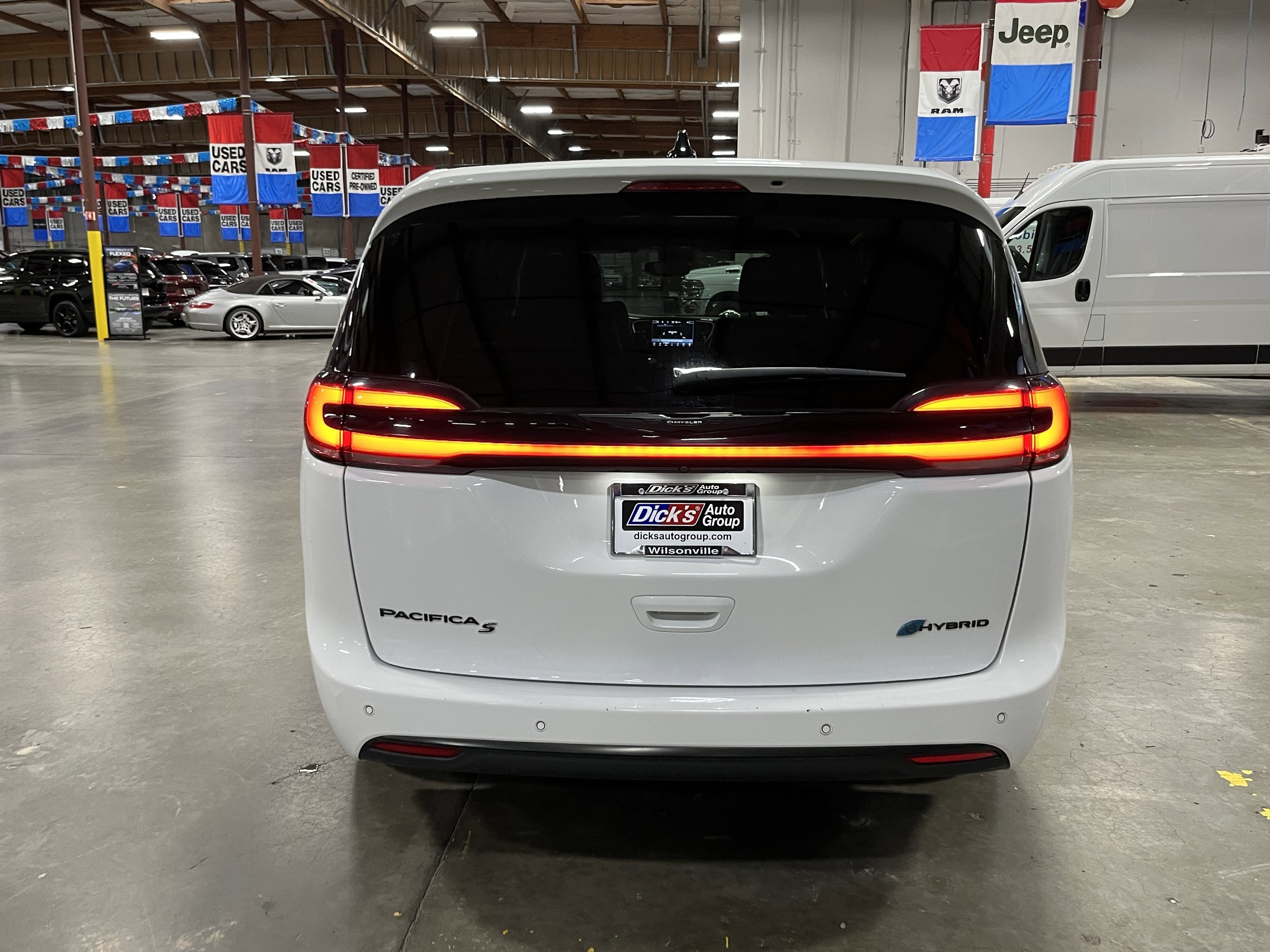 2024 Chrysler Pacifica Hybrid Select