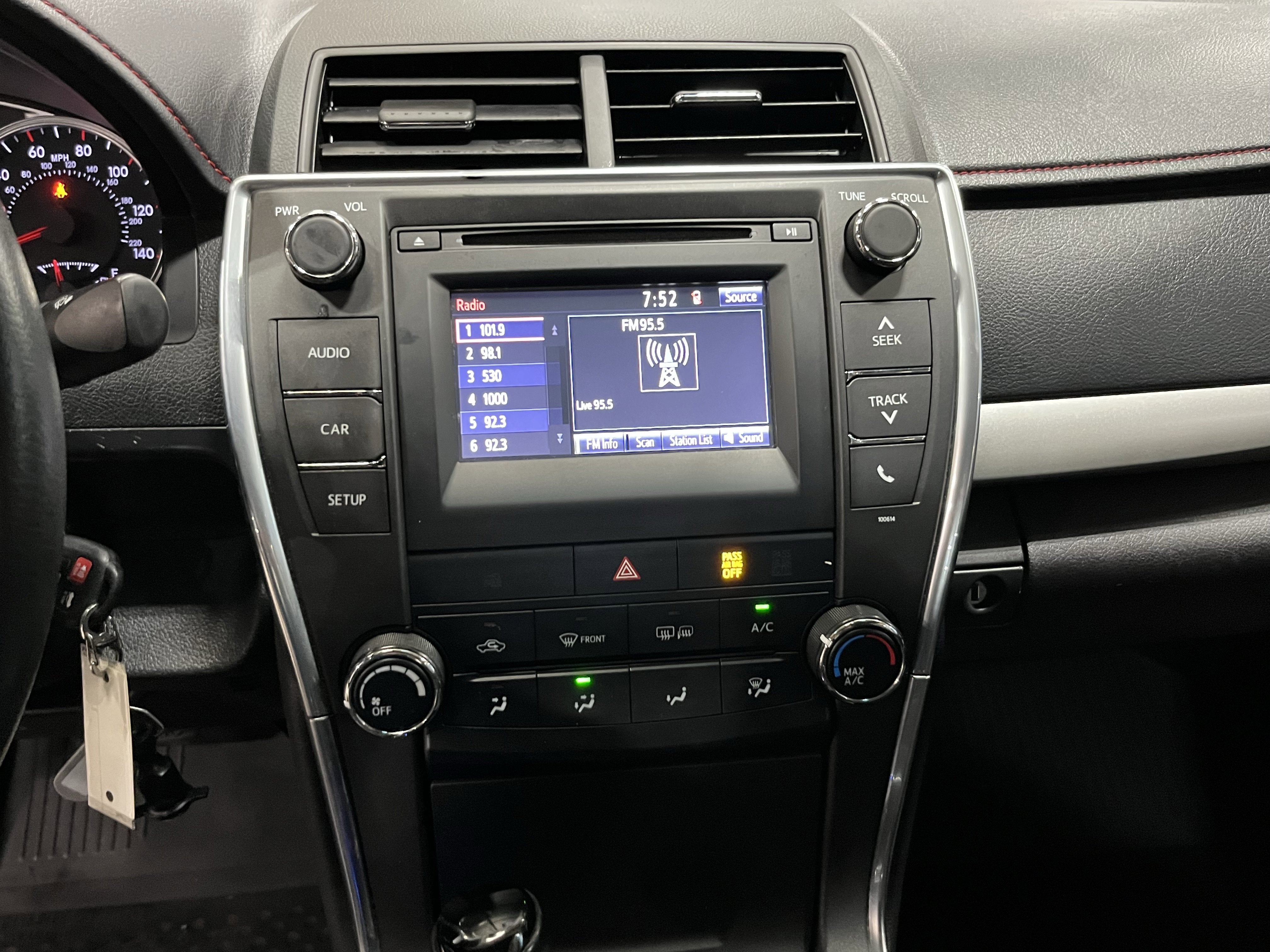2017 Toyota Camry SE