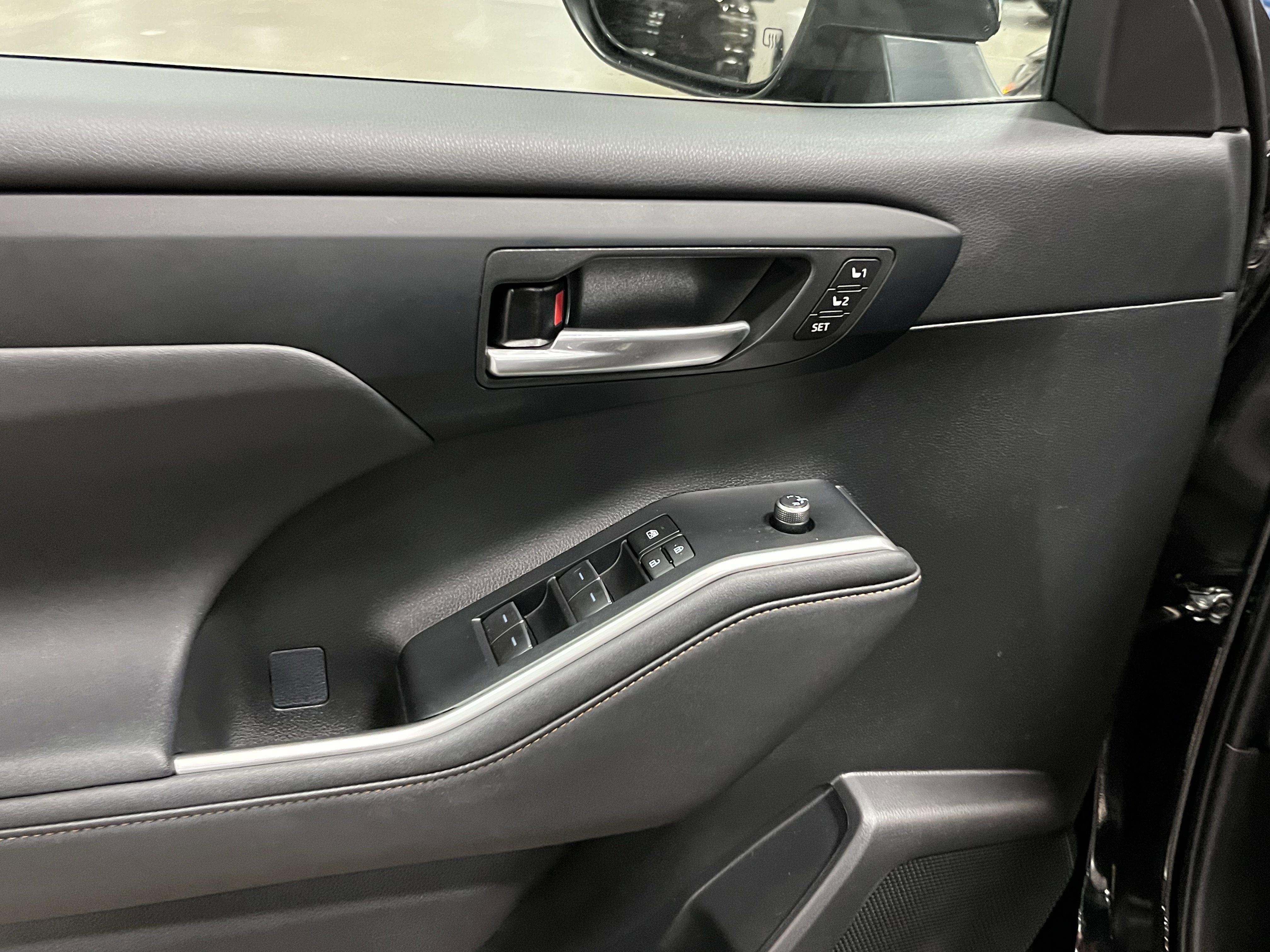 2023 Toyota Highlander Hybrid Bronze Edition