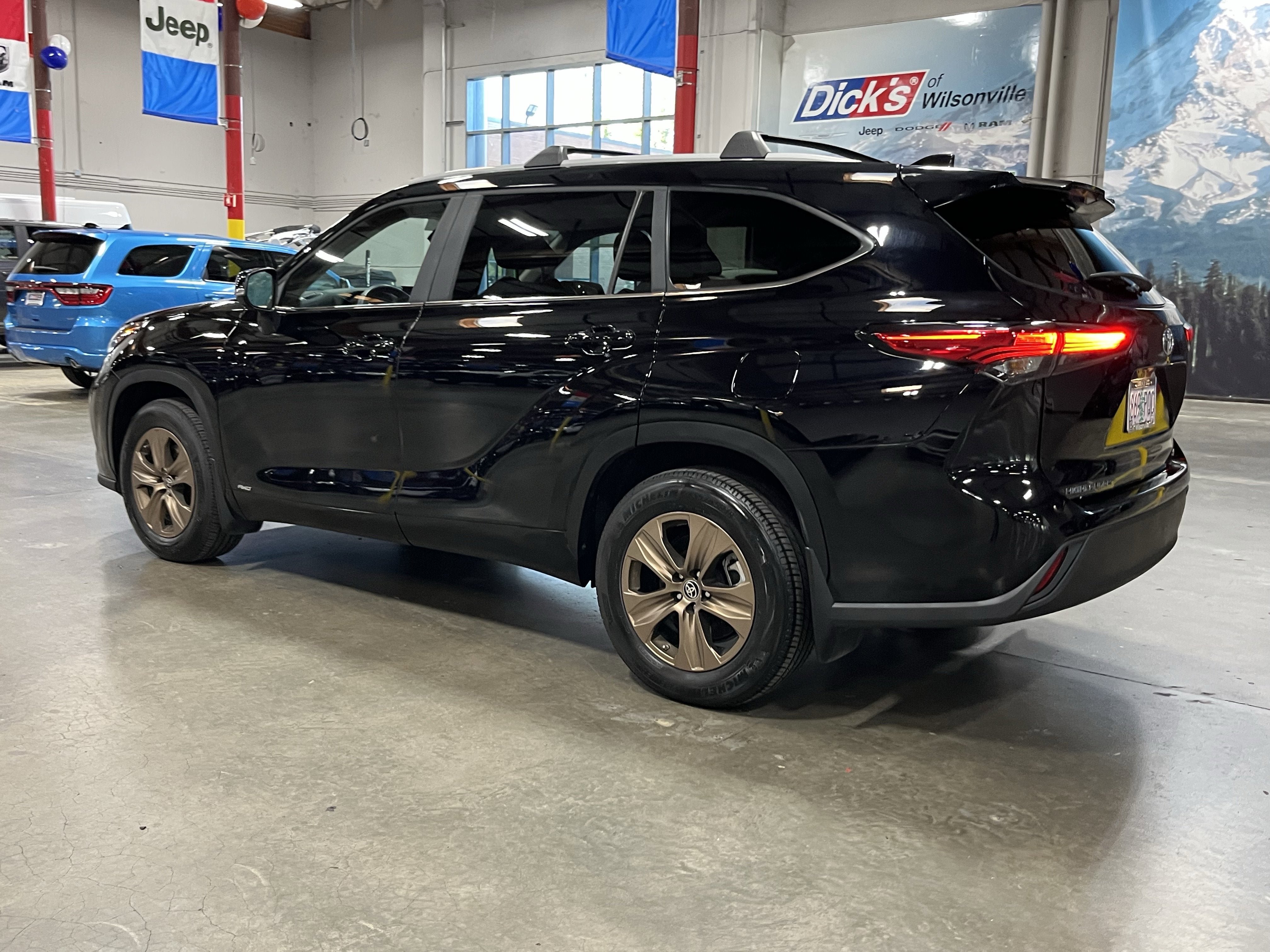 2023 Toyota Highlander Hybrid Bronze Edition